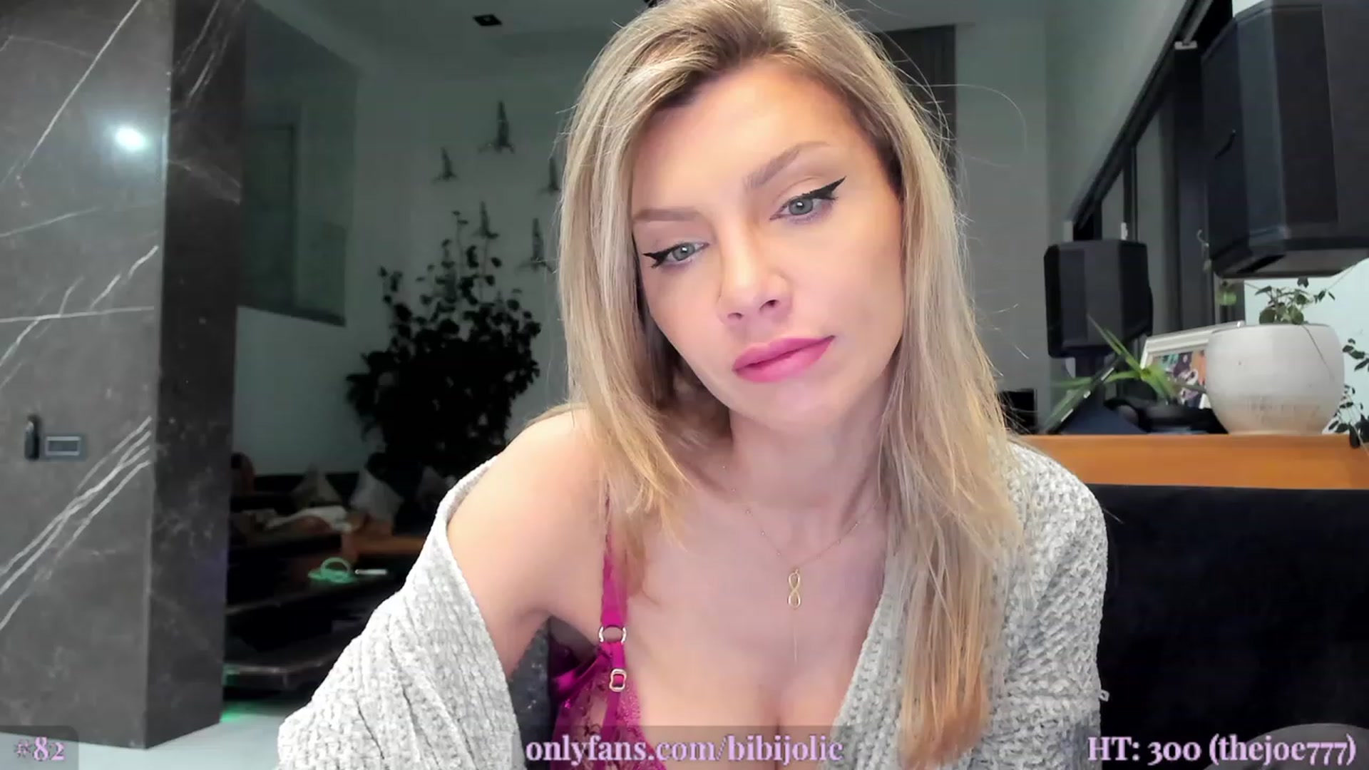 Gallery image thumbnail from AweJolie's myfreecams stream on, 03/29/2023, 24:19 image 13 of 20