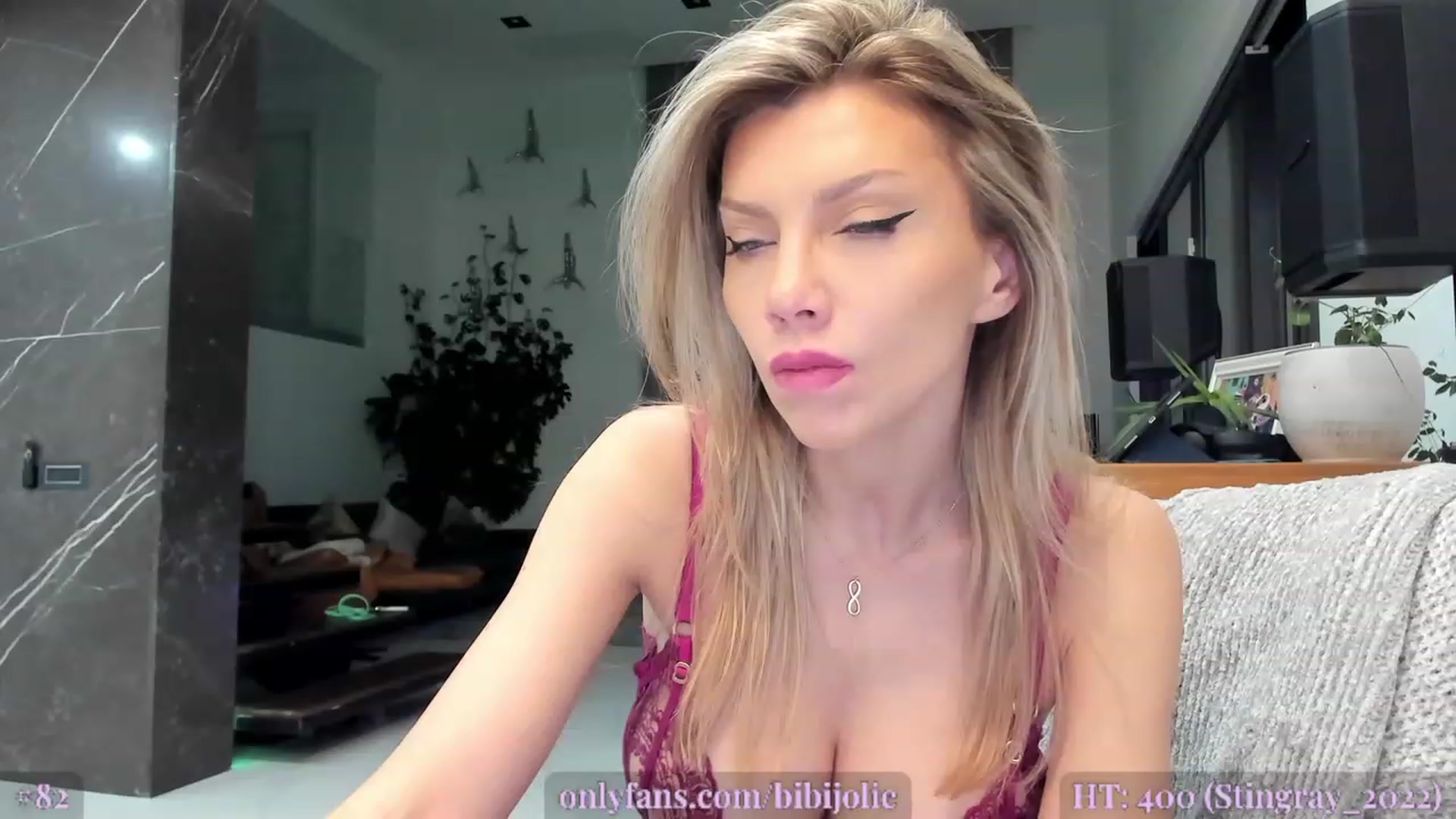 Gallery image thumbnail from AweJolie's myfreecams stream on, 03/29/2023, 24:19 image 16 of 20