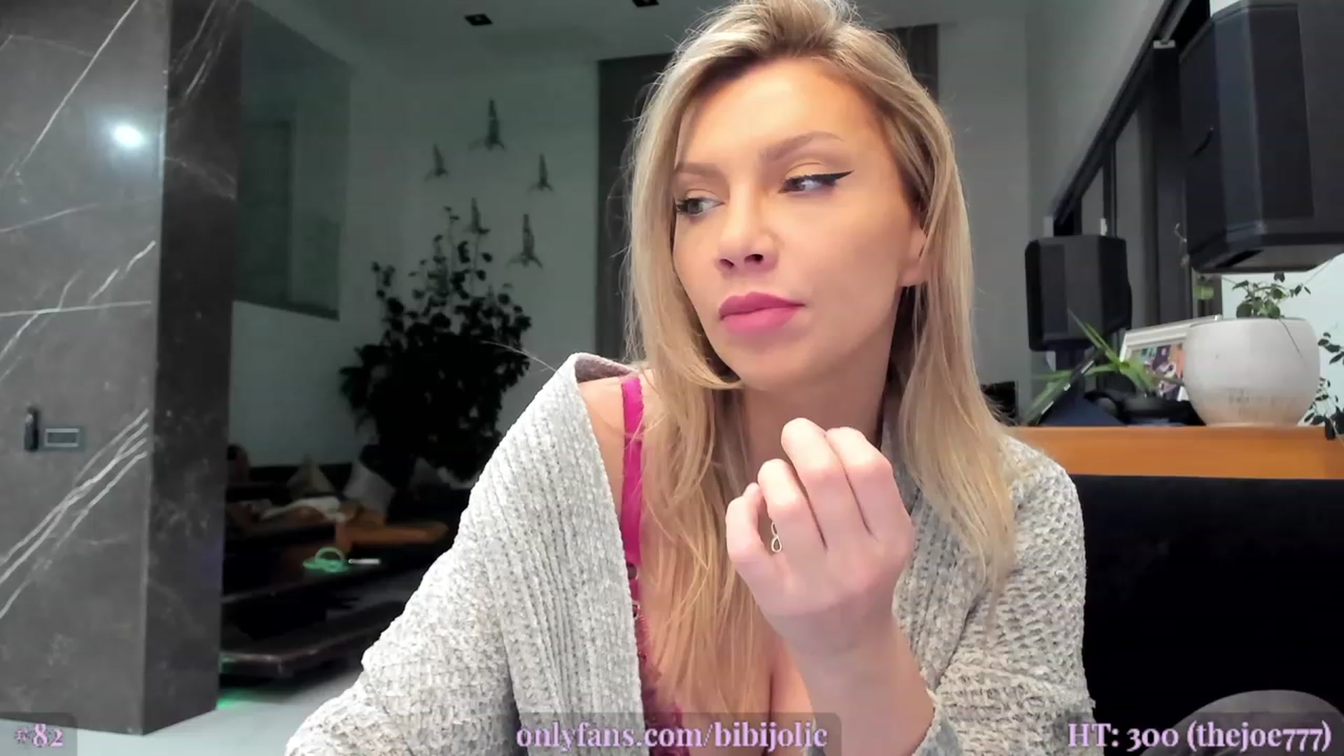 Gallery image thumbnail from AweJolie's myfreecams stream on, 03/29/2023, 24:19 image 6 of 20