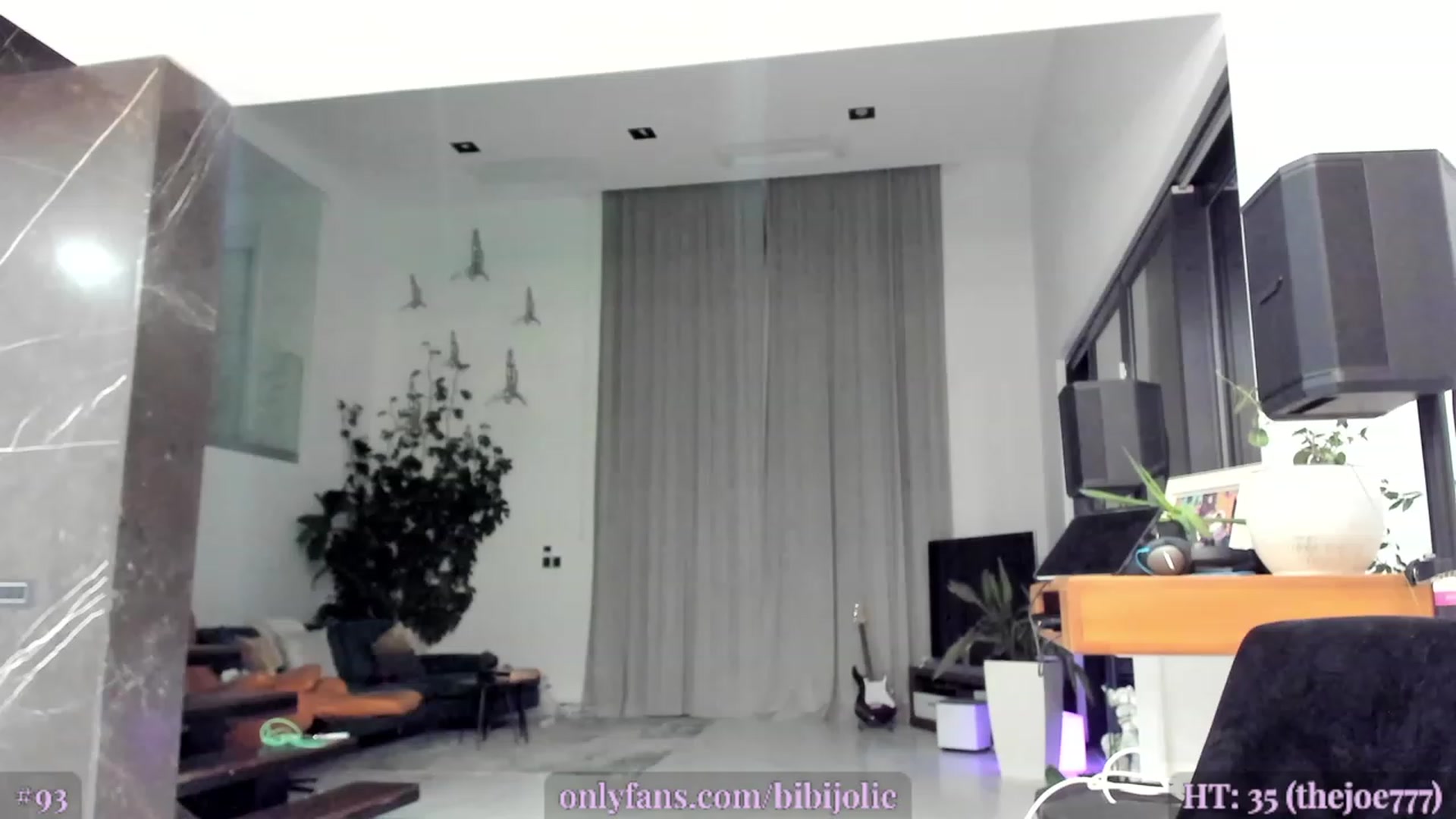 Gallery image thumbnail from AweJolie's myfreecams stream on, 03/31/2023, 01:02 image 5 of 20