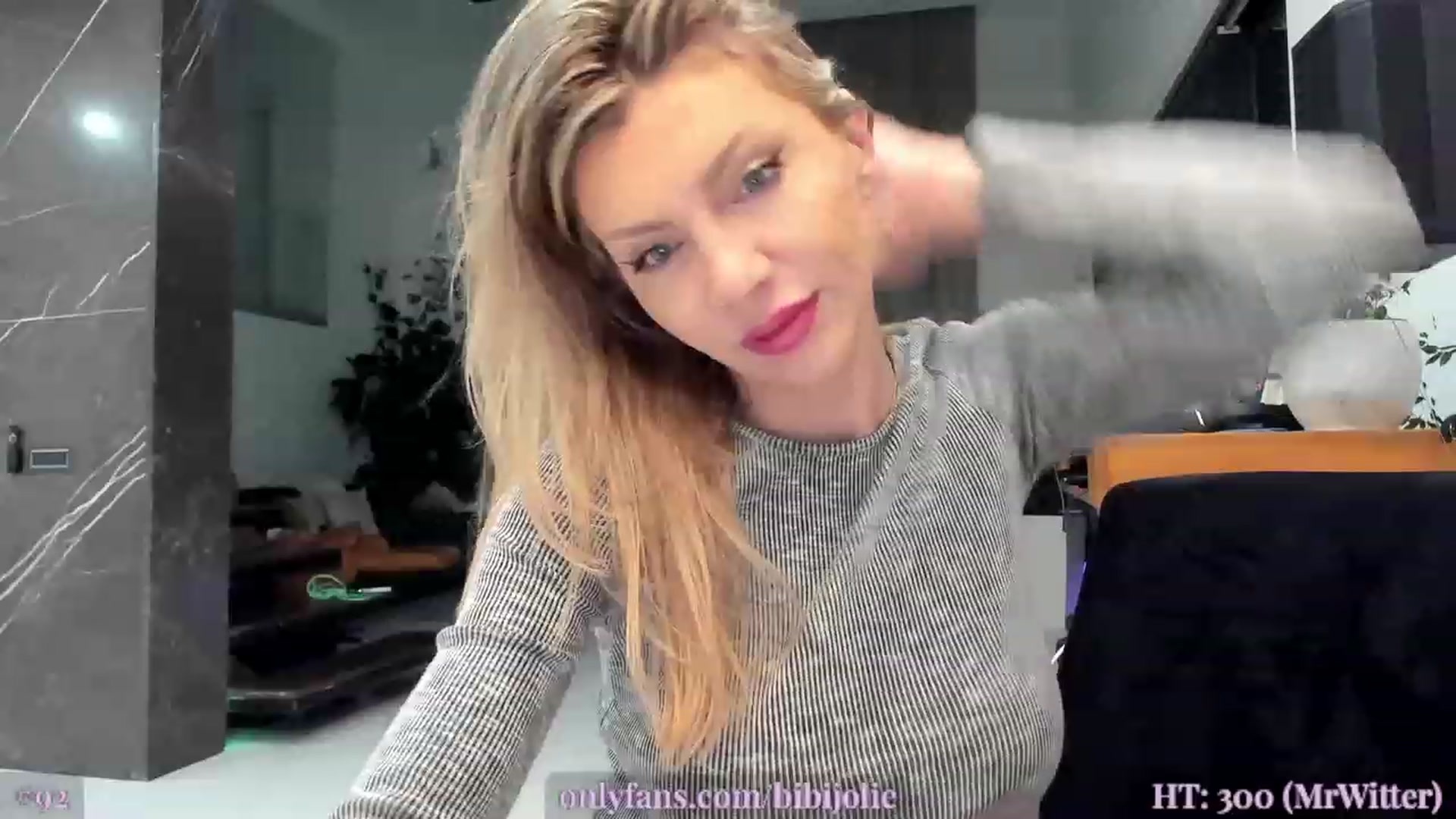 Gallery image thumbnail from AweJolie's myfreecams stream on, 03/31/2023, 01:02 image 9 of 20