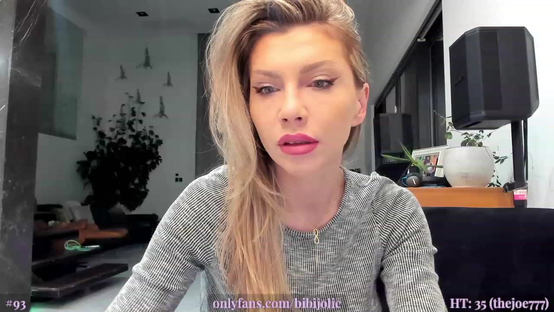 Gallery image thumbnail from AweJolie's myfreecams stream on, 03/31/2023, 01:02 image 3 of 20