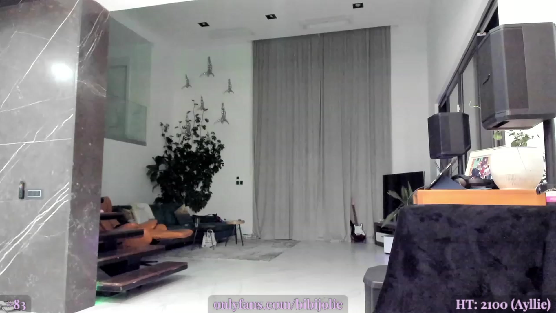 Gallery image thumbnail from AweJolie's myfreecams stream on, 04/01/2023, 24:50 image 17 of 20