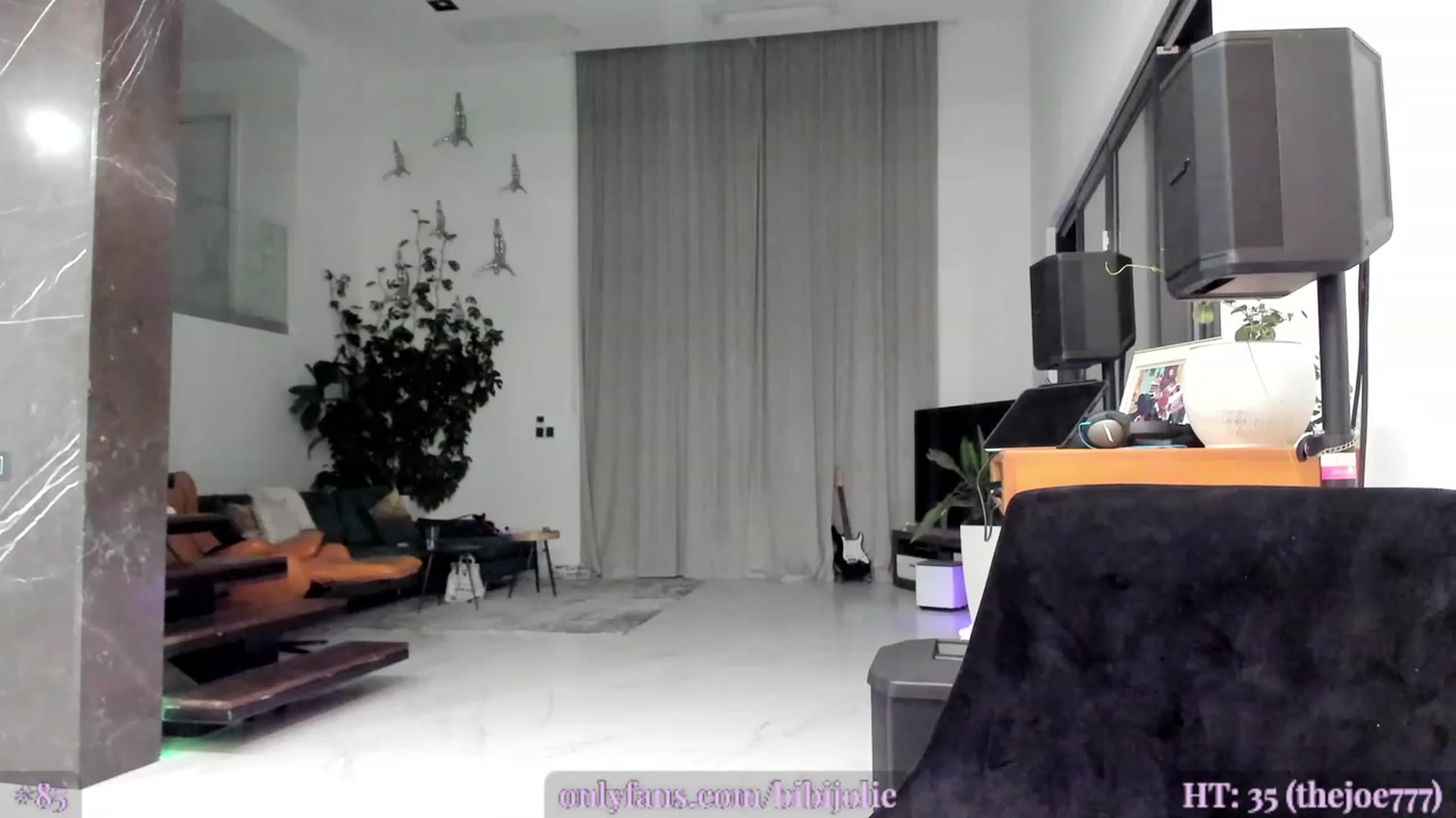 Gallery image thumbnail from AweJolie's myfreecams stream on, 04/01/2023, 02:47 image 4 of 20