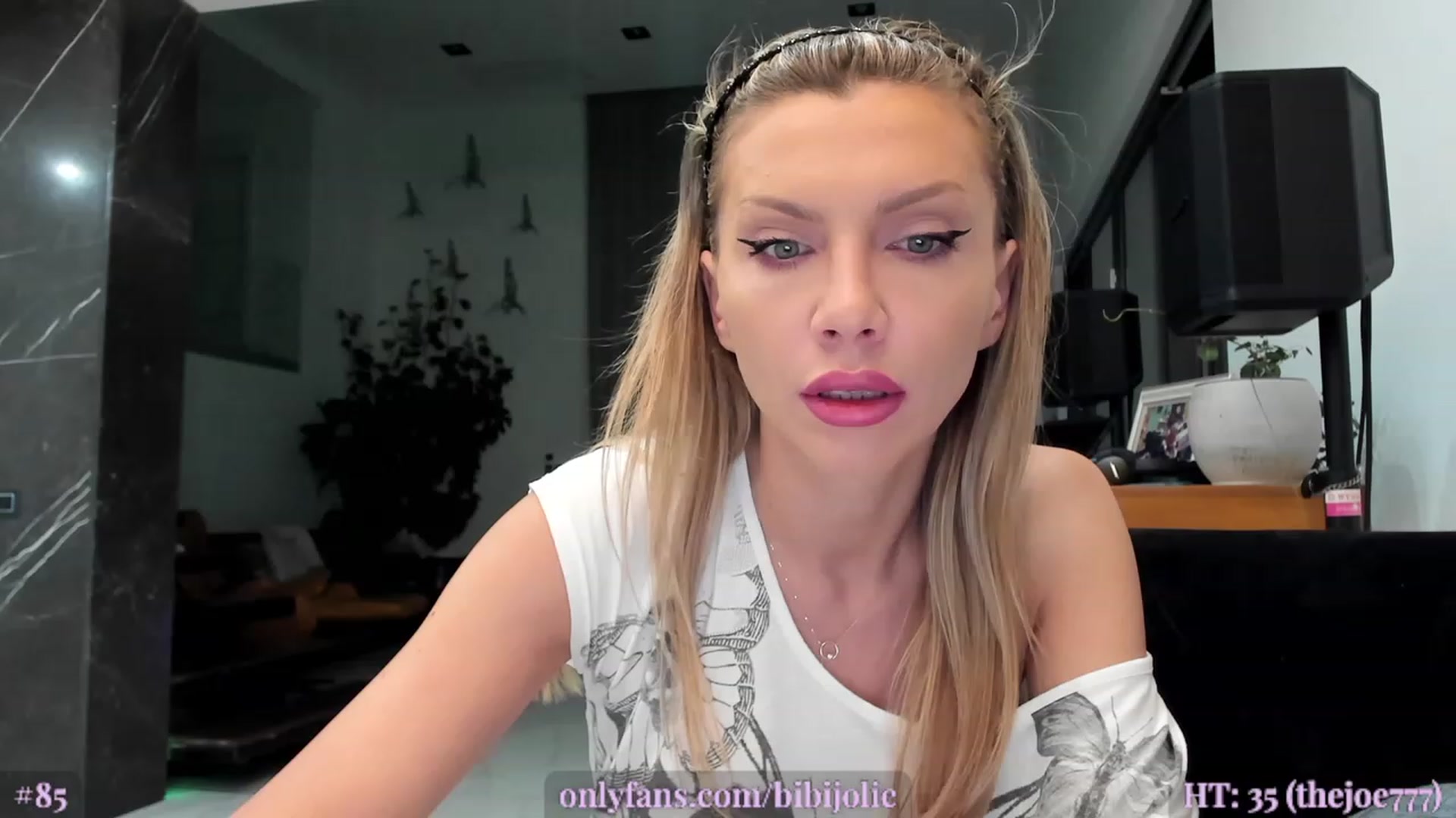 Gallery image thumbnail from AweJolie's myfreecams stream on, 04/01/2023, 02:47 image 1 of 20