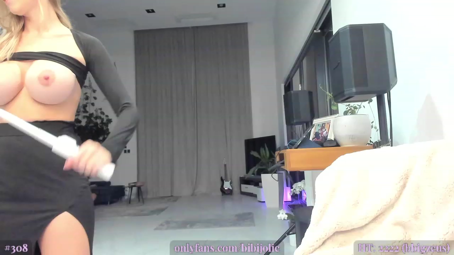 Gallery image thumbnail from AweJolie's myfreecams stream on, 04/04/2023, 24:53 image 3 of 20