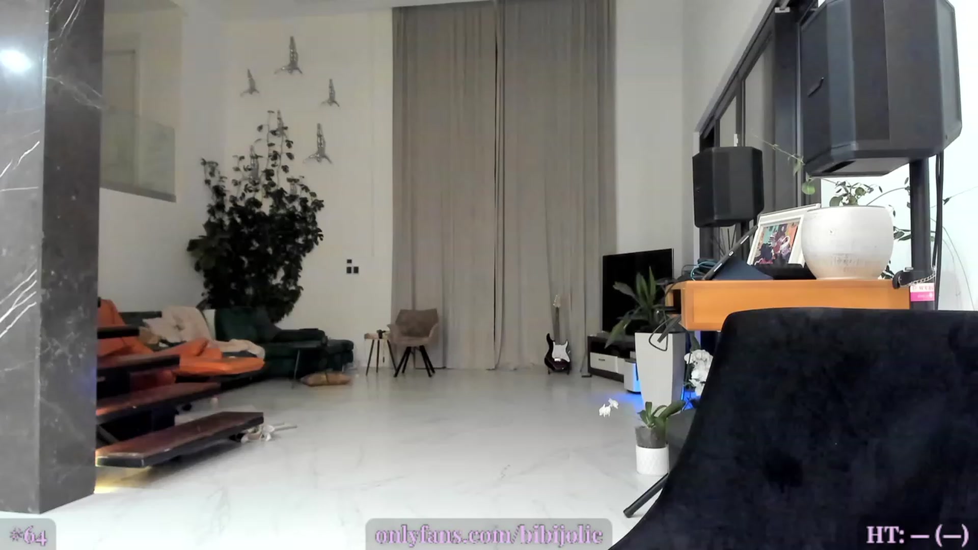 Gallery image thumbnail from AweJolie's myfreecams stream on, 04/09/2023, 23:43 image 3 of 20