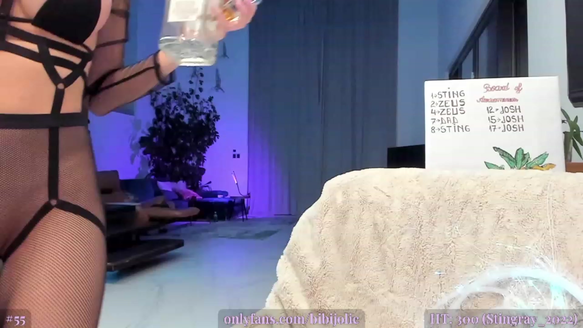 Gallery image thumbnail from AweJolie's myfreecams stream on, 05/19/2023, 24:32 image 1 of 20