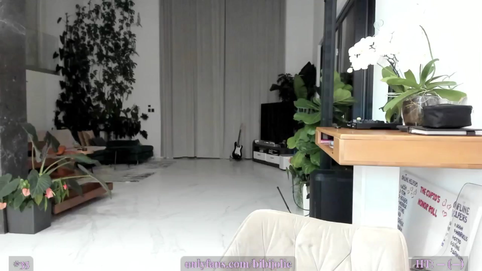 Gallery image thumbnail from AweJolie's myfreecams stream on, 02/26/2025, 24:01 image 1 of 20