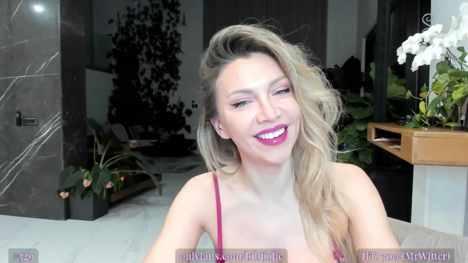 Gallery image thumbnail from AweJolie's myfreecams stream on, 03/05/2025, 01:15 image 5 of 20