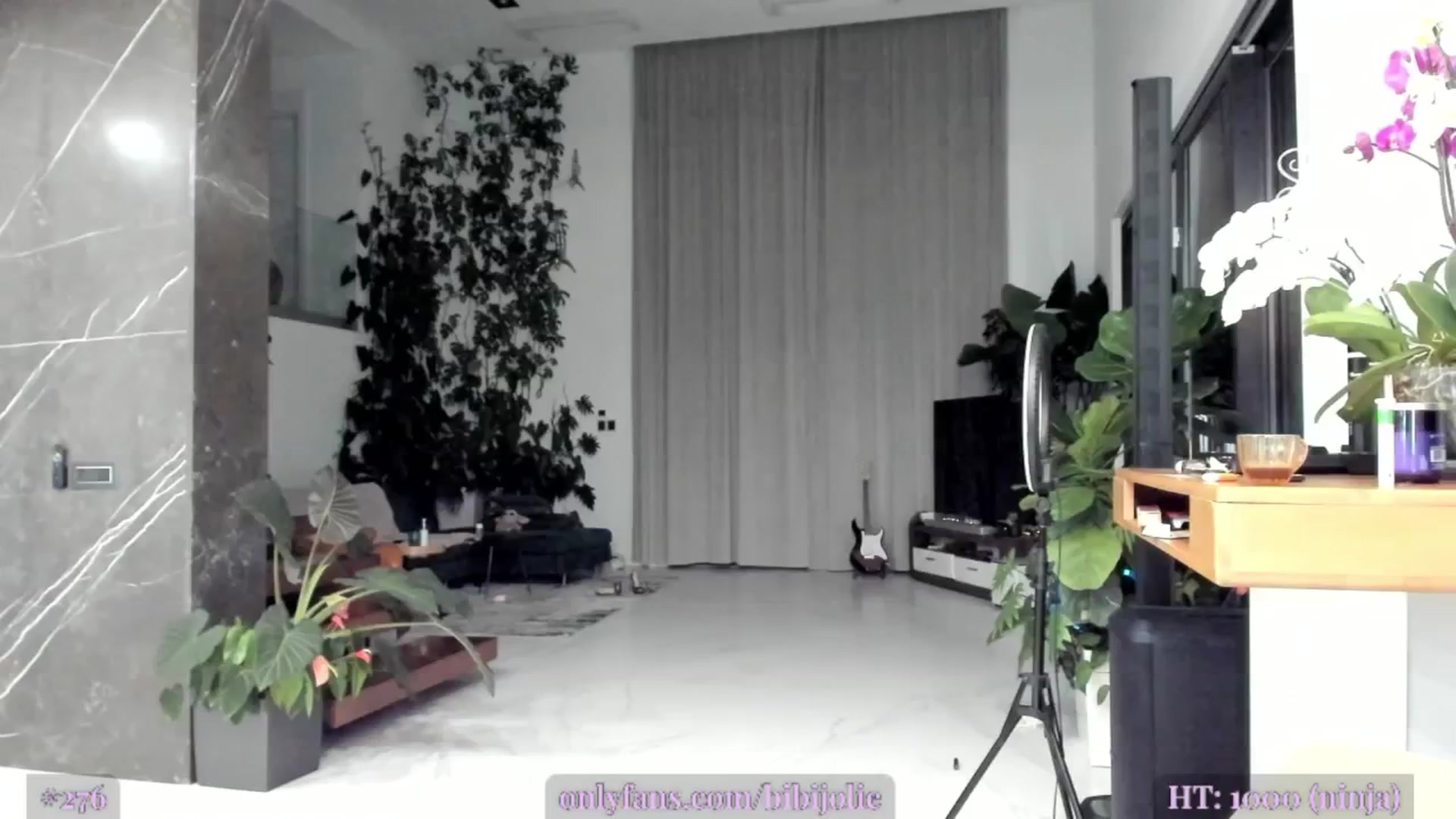Gallery image thumbnail from AweJolie's myfreecams stream on, 03/20/2025, 24:29 image 19 of 20