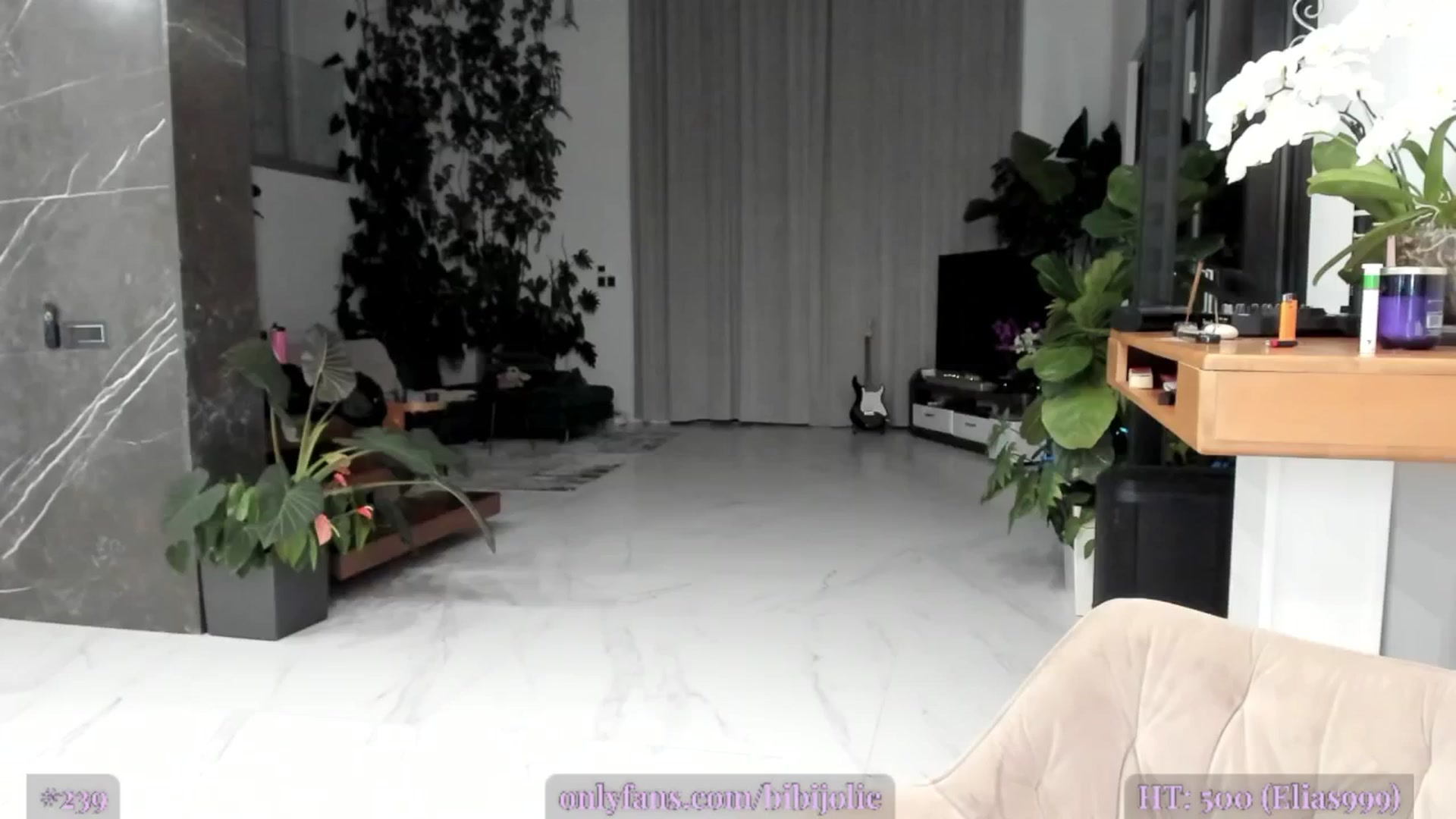 Gallery image thumbnail from AweJolie's myfreecams stream on, 03/21/2025, 24:01 image 5 of 20
