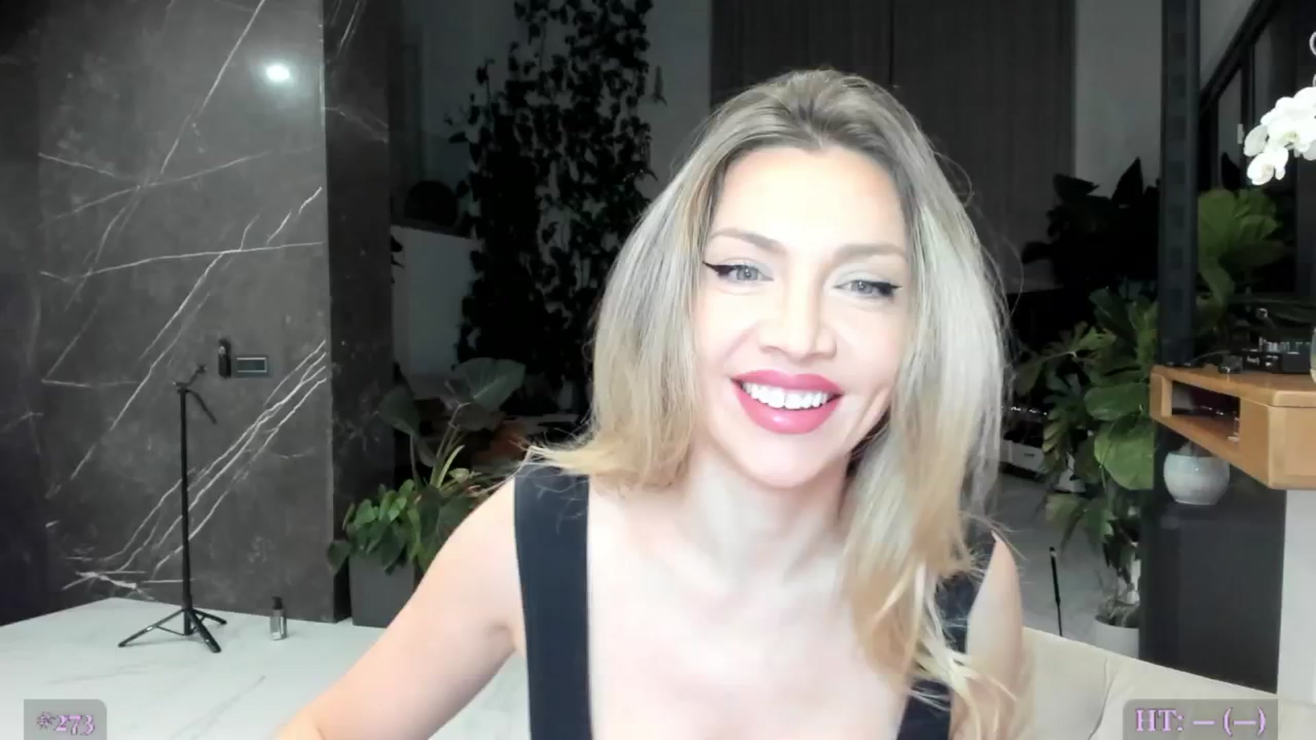 Gallery image thumbnail from AweJolie's myfreecams stream on, 04/10/2025, 24:04 image 1 of 20