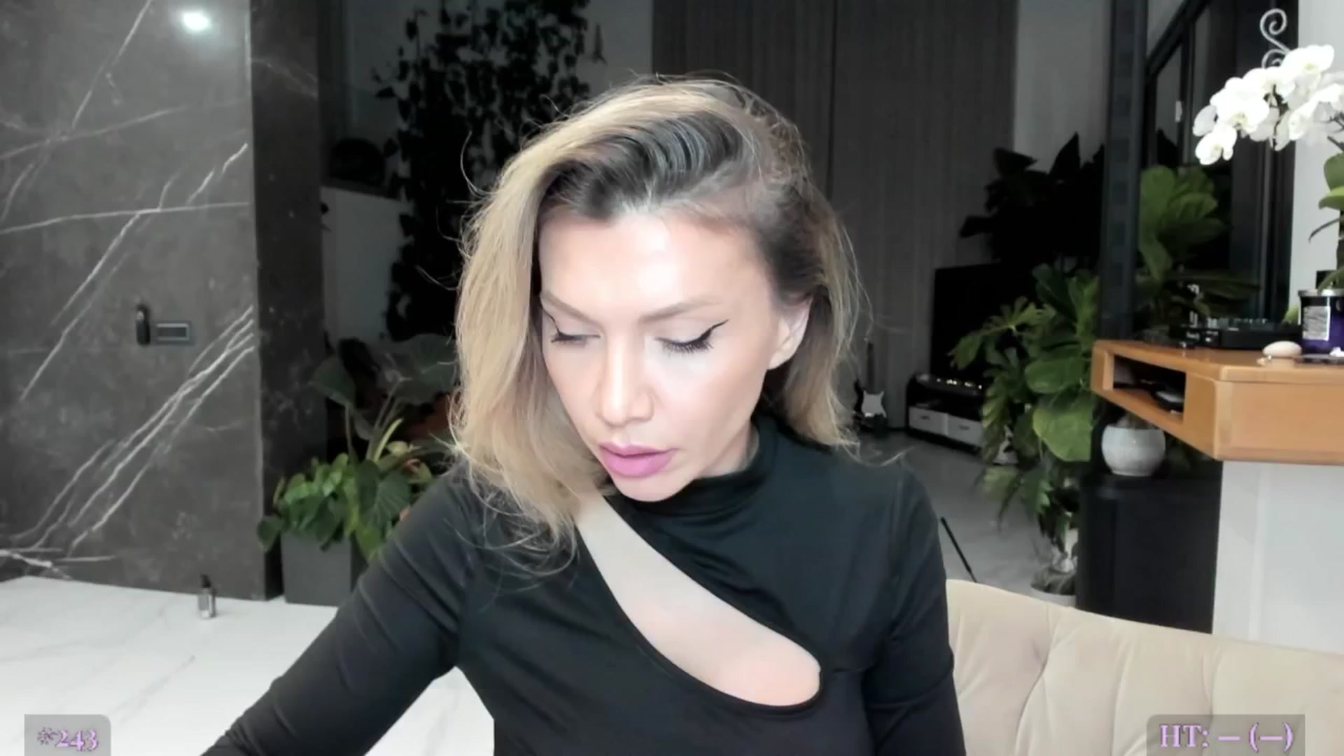 Gallery image thumbnail from AweJolie's myfreecams stream on, 04/11/2025, 24:06 image 2 of 20
