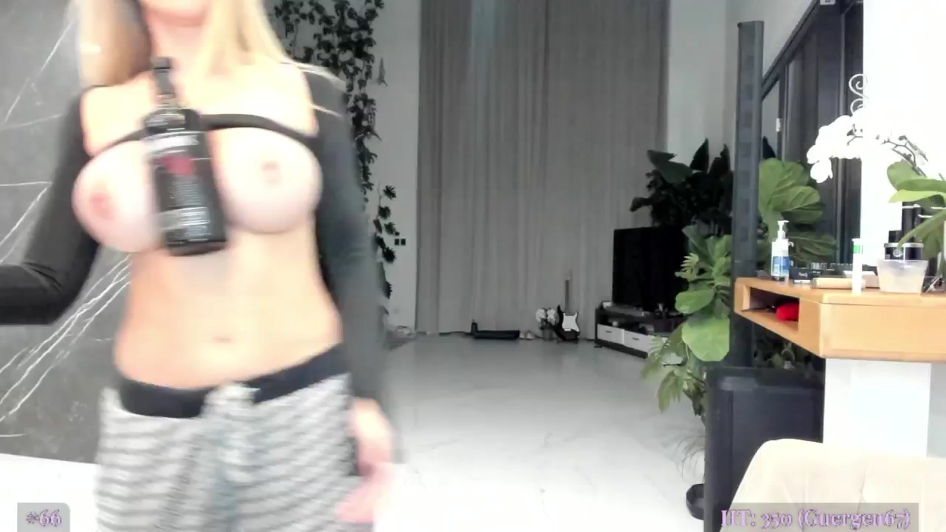Gallery image thumbnail from AweJolie's myfreecams stream on, 05/03/2025, 24:01 image 7 of 20