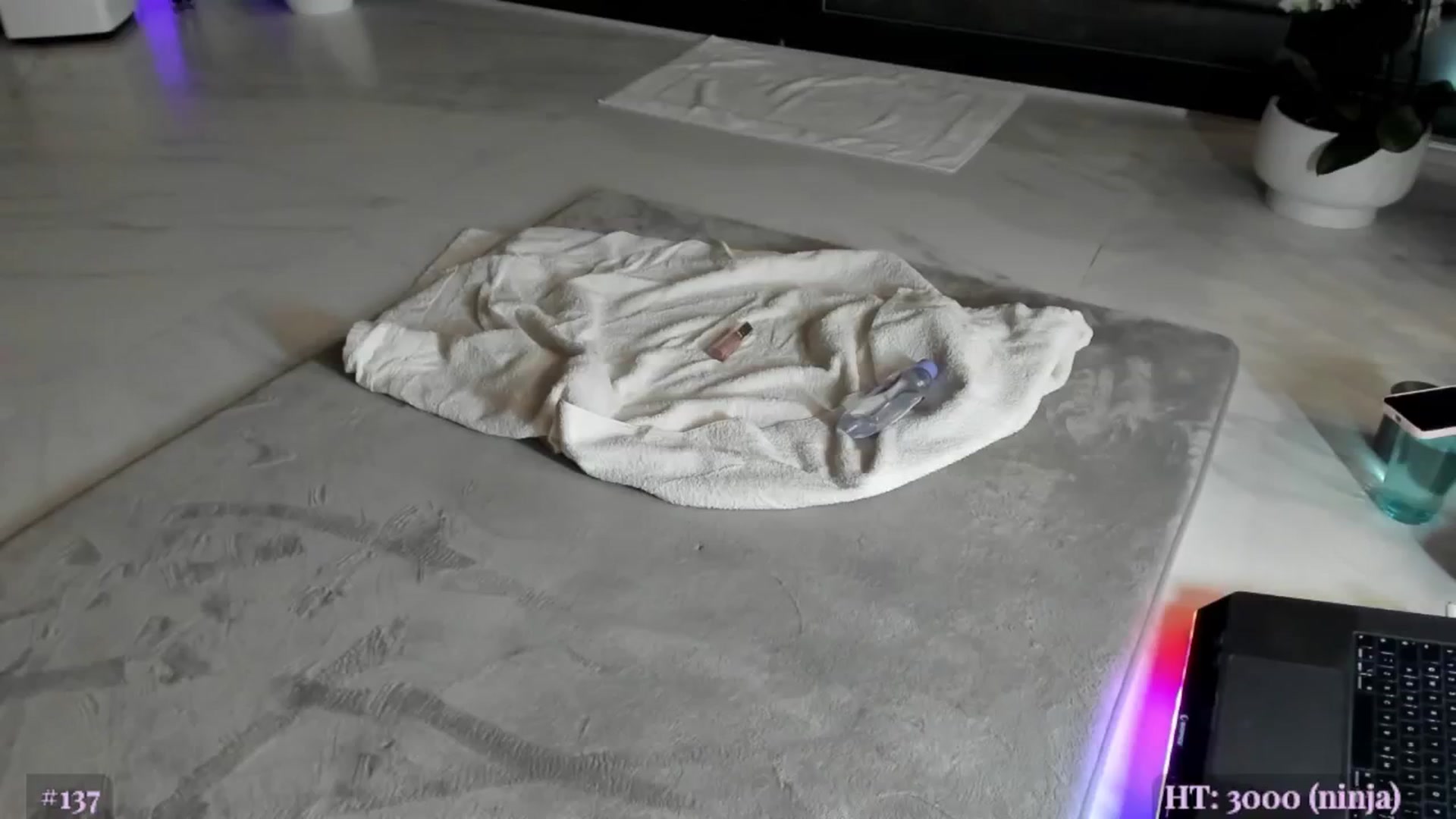 Gallery image thumbnail from AweJolie's myfreecams stream on, 05/17/2025, 24:42 image 19 of 20