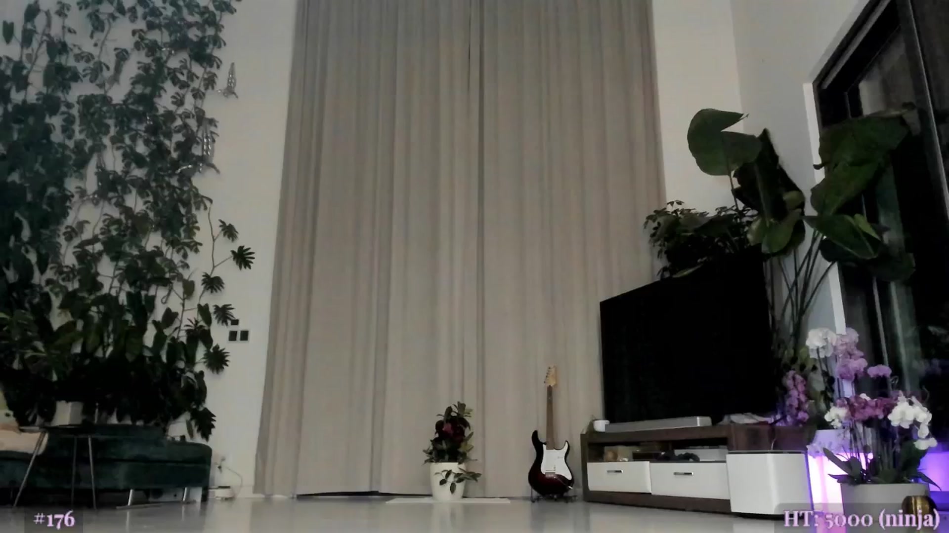 Gallery image thumbnail from AweJolie's myfreecams stream on, 06/04/2025, 24:15 image 20 of 20