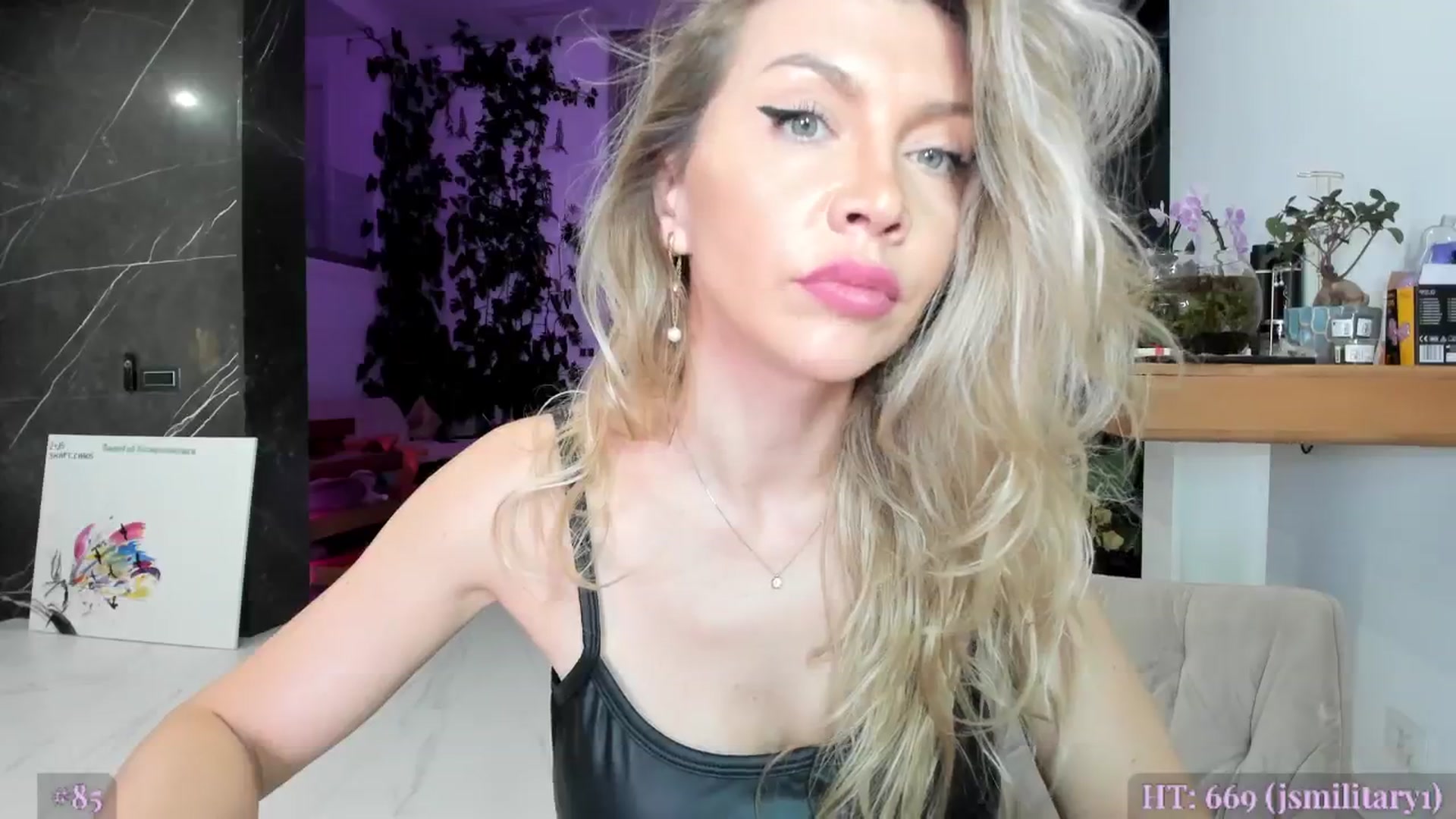 Gallery image thumbnail from AweJolie's myfreecams stream on, 10/07/2025, 24:51 image 11 of 20