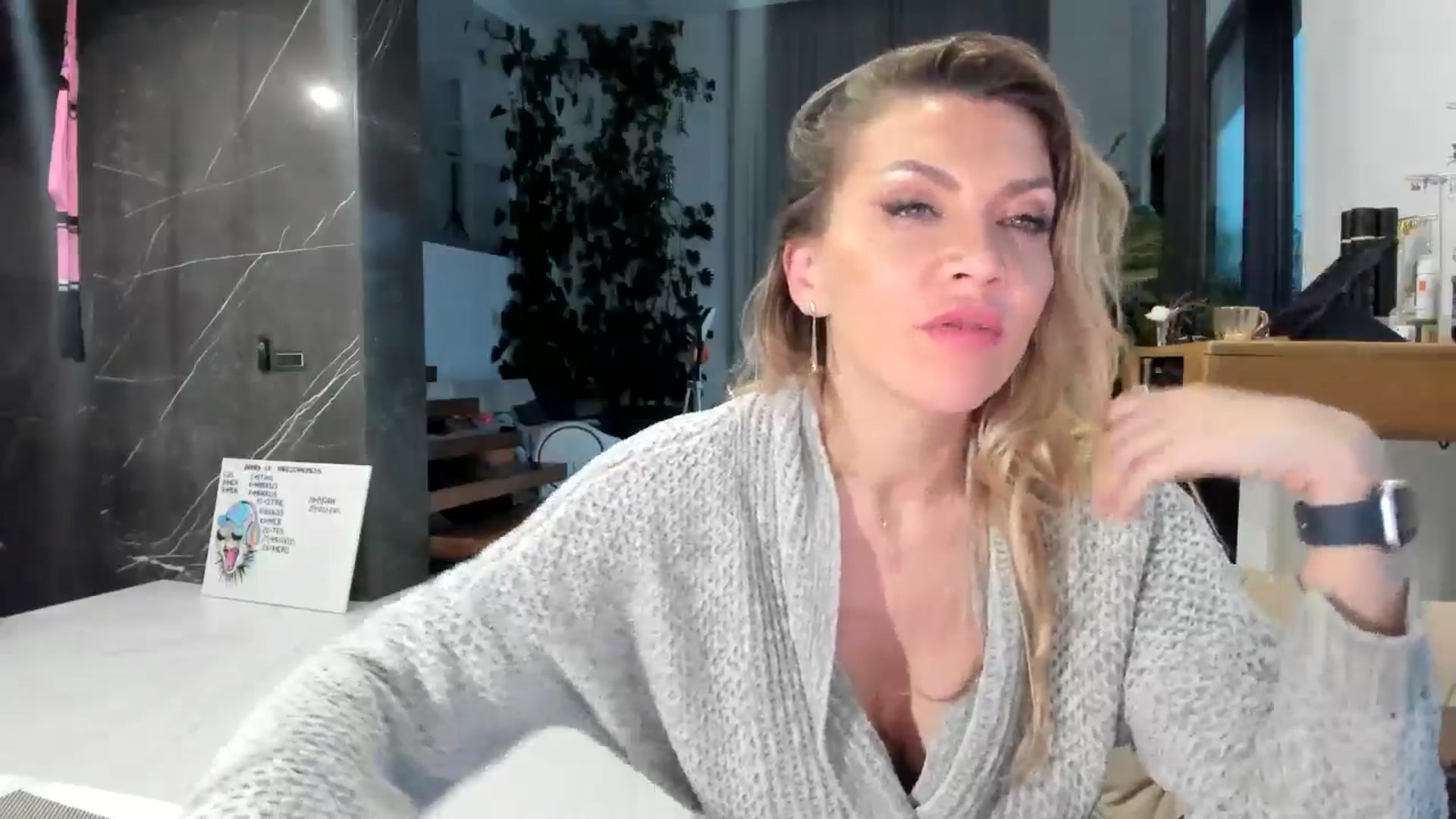 Gallery image thumbnail from AweJolie's myfreecams stream on, 12/01/2025, 06:00 image 16 of 20