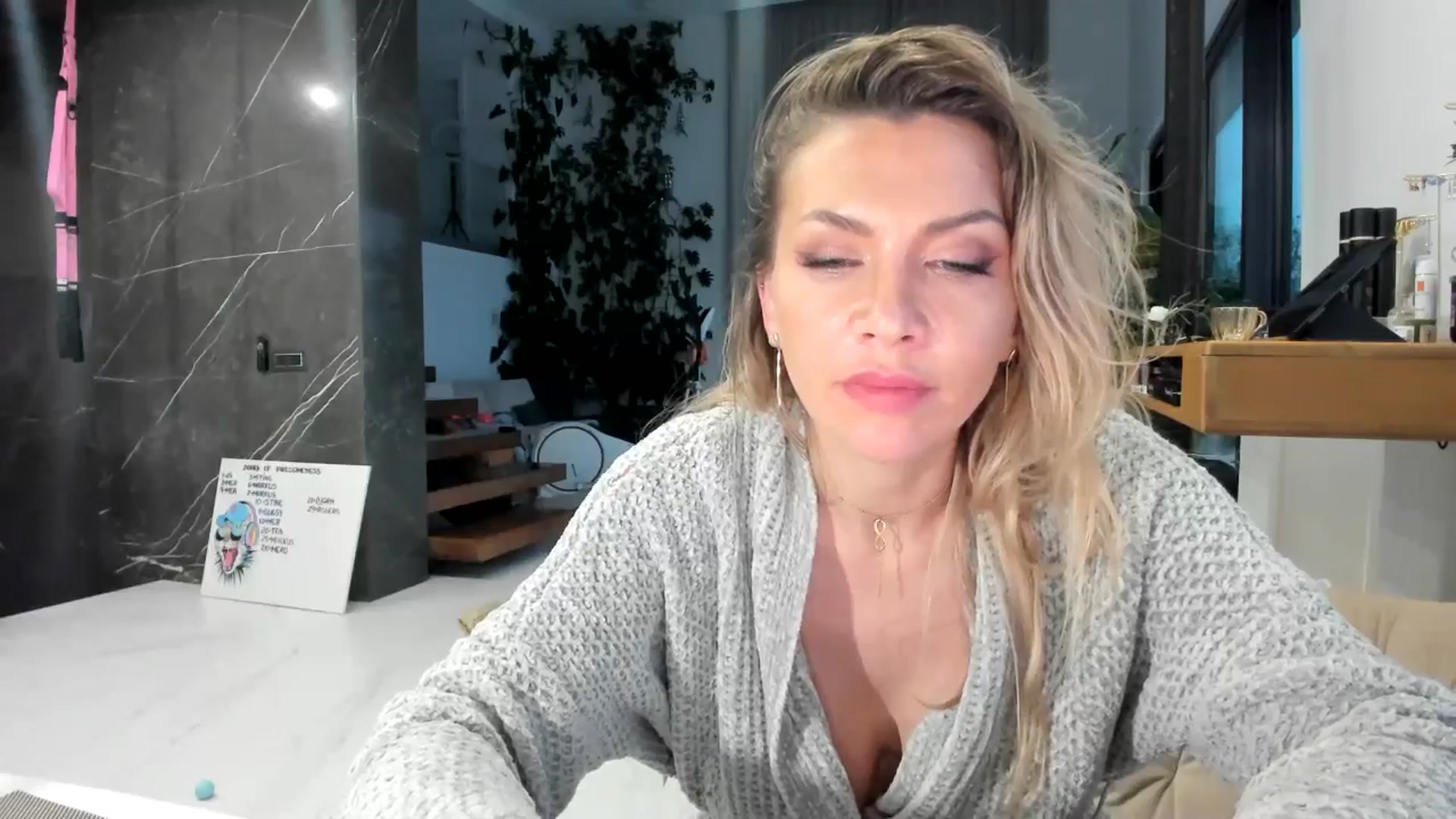 Gallery image thumbnail from AweJolie's myfreecams stream on, 12/01/2025, 06:00 image 13 of 20