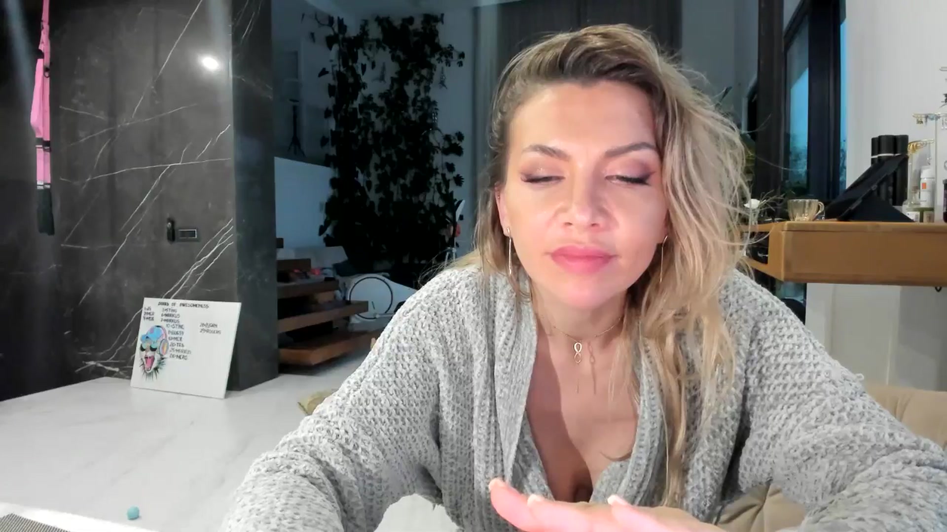 Gallery image thumbnail from AweJolie's myfreecams stream on, 12/01/2025, 06:00 image 14 of 20