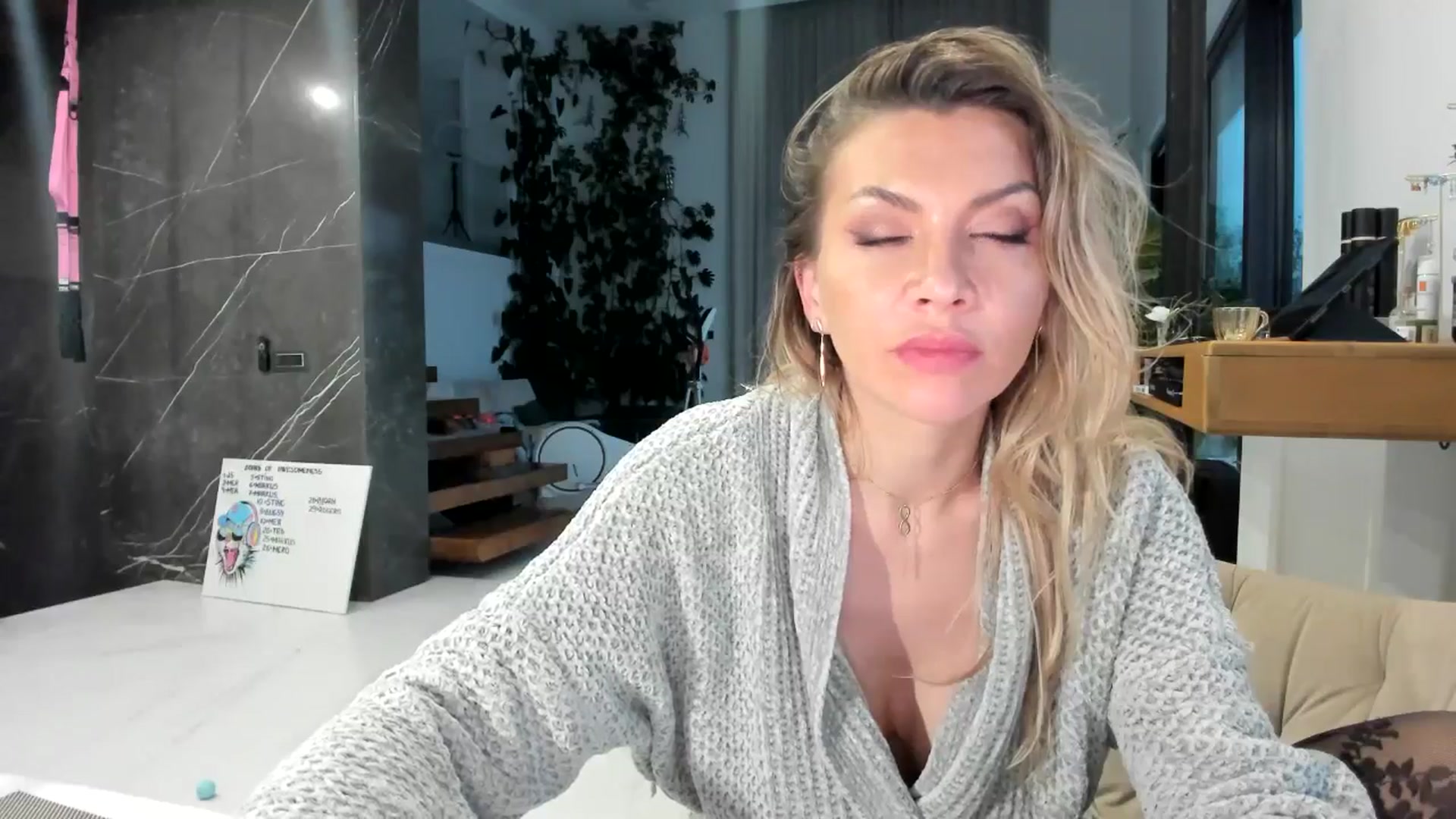 Gallery image thumbnail from AweJolie's myfreecams stream on, 12/01/2025, 06:00 image 18 of 20