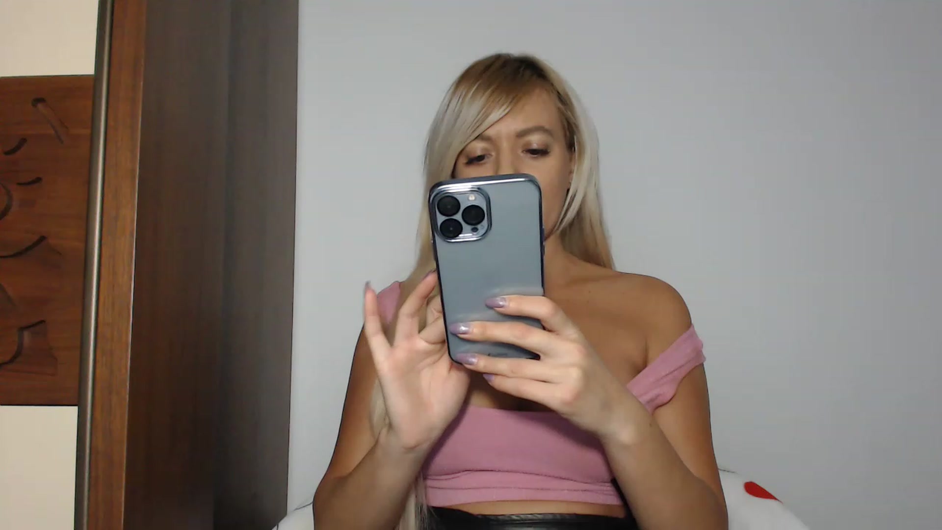 Gallery image thumbnail from AwesomeBlonde's myfreecams stream on, 01/20/2023, 23:24 image 8 of 20