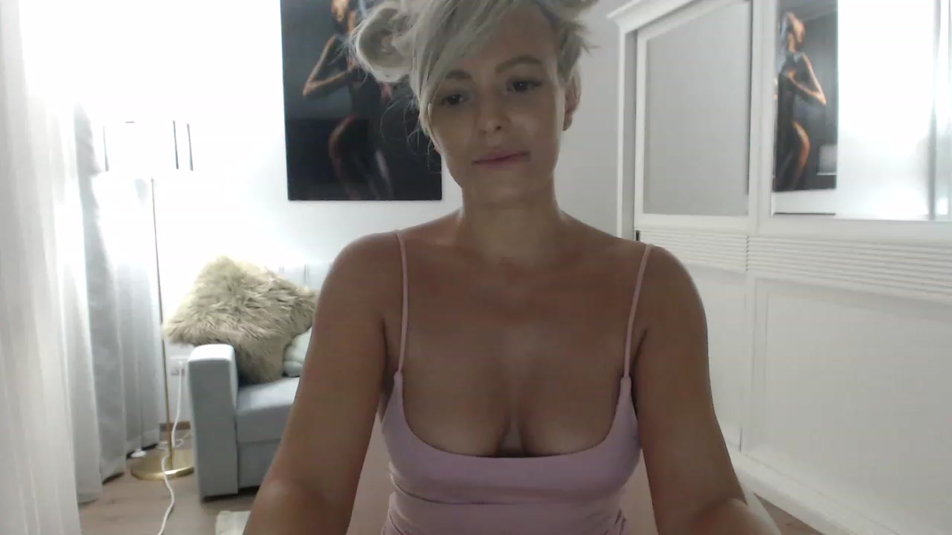 Gallery image thumbnail from AwesomeBlonde's myfreecams stream on, 08/04/2023, 21:56 image 16 of 20