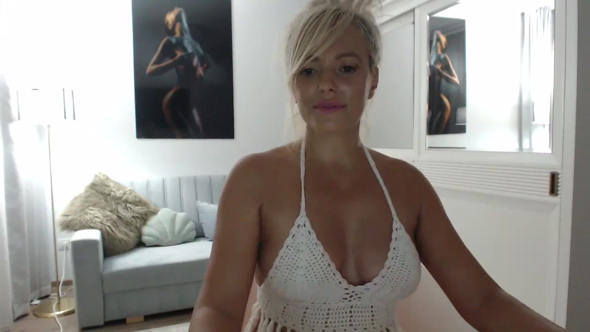 Gallery image thumbnail from AwesomeBlonde's myfreecams stream on, 08/22/2023, 20:51 image 5 of 20