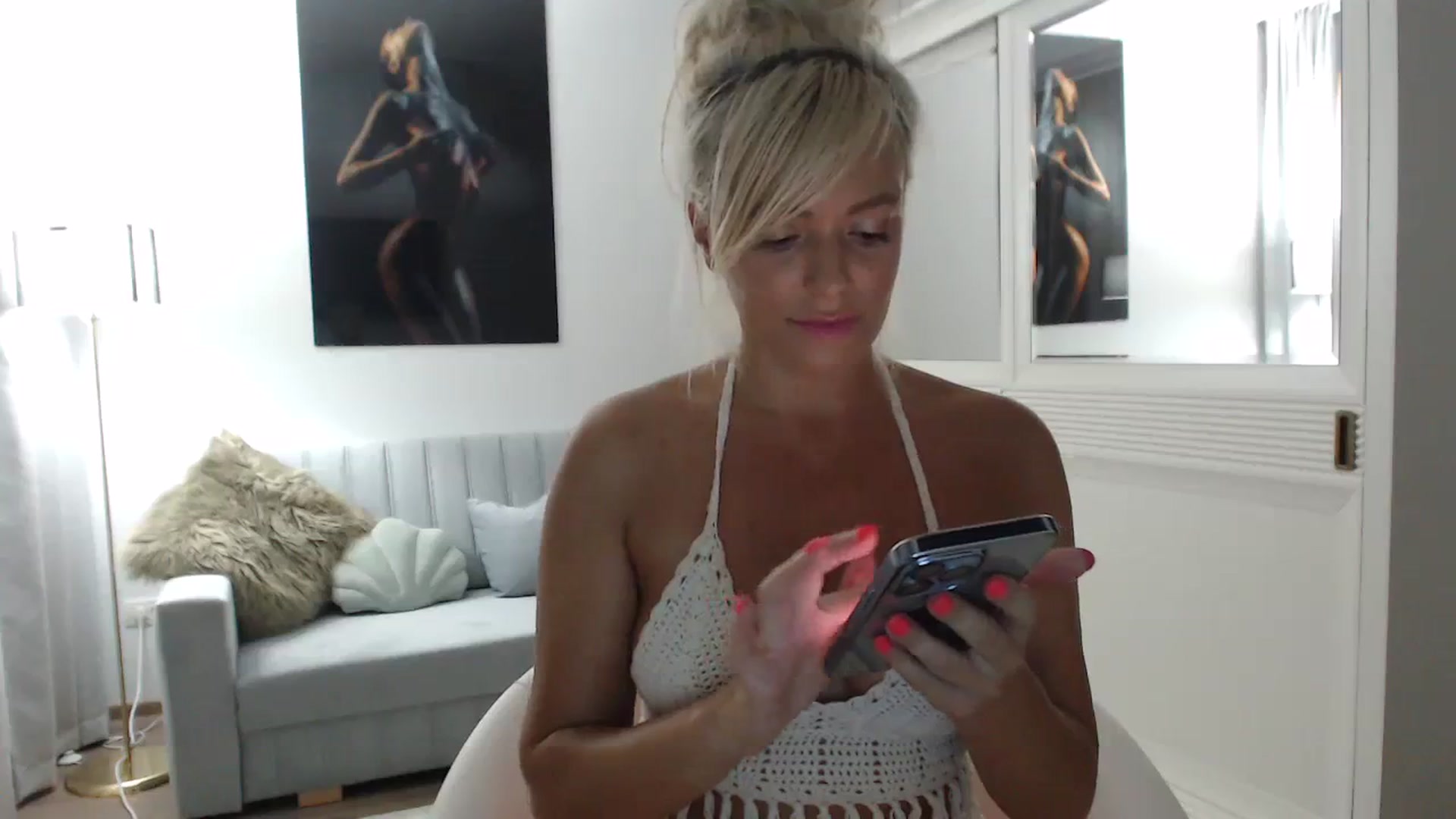 Gallery image thumbnail from AwesomeBlonde's myfreecams stream on, 08/22/2023, 20:51 image 2 of 20