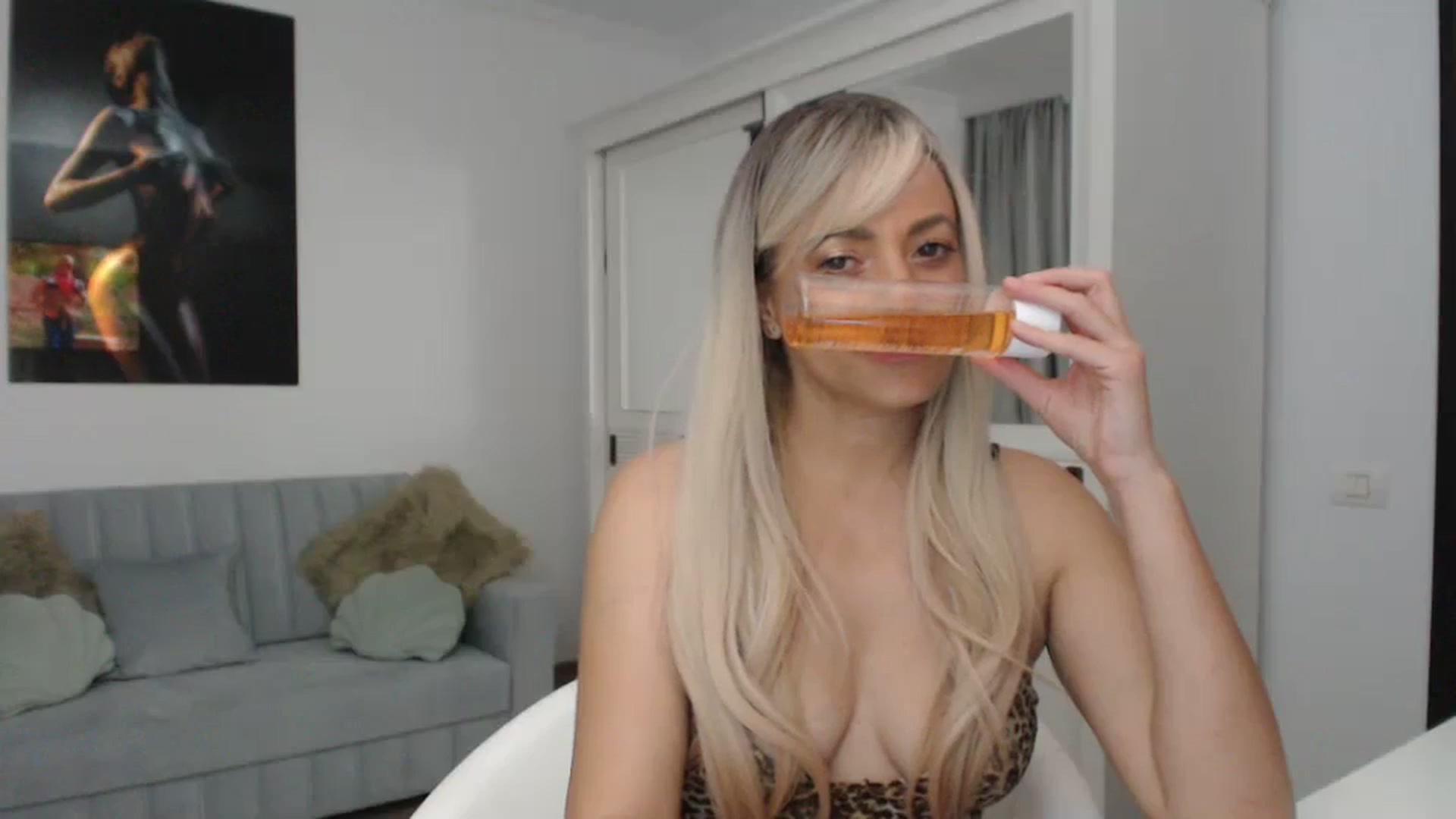 Gallery image thumbnail from AwesomeBlonde's myfreecams stream on, 10/11/2023, 21:46 image 13 of 20