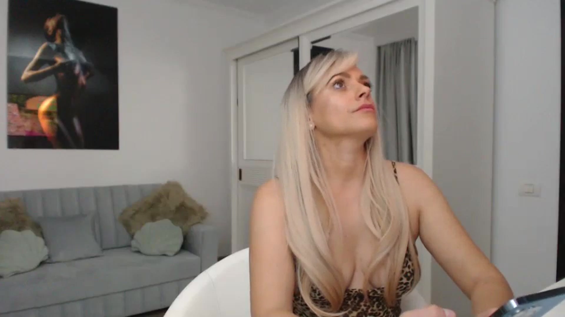 Gallery image thumbnail from AwesomeBlonde's myfreecams stream on, 10/11/2023, 21:46 image 12 of 20