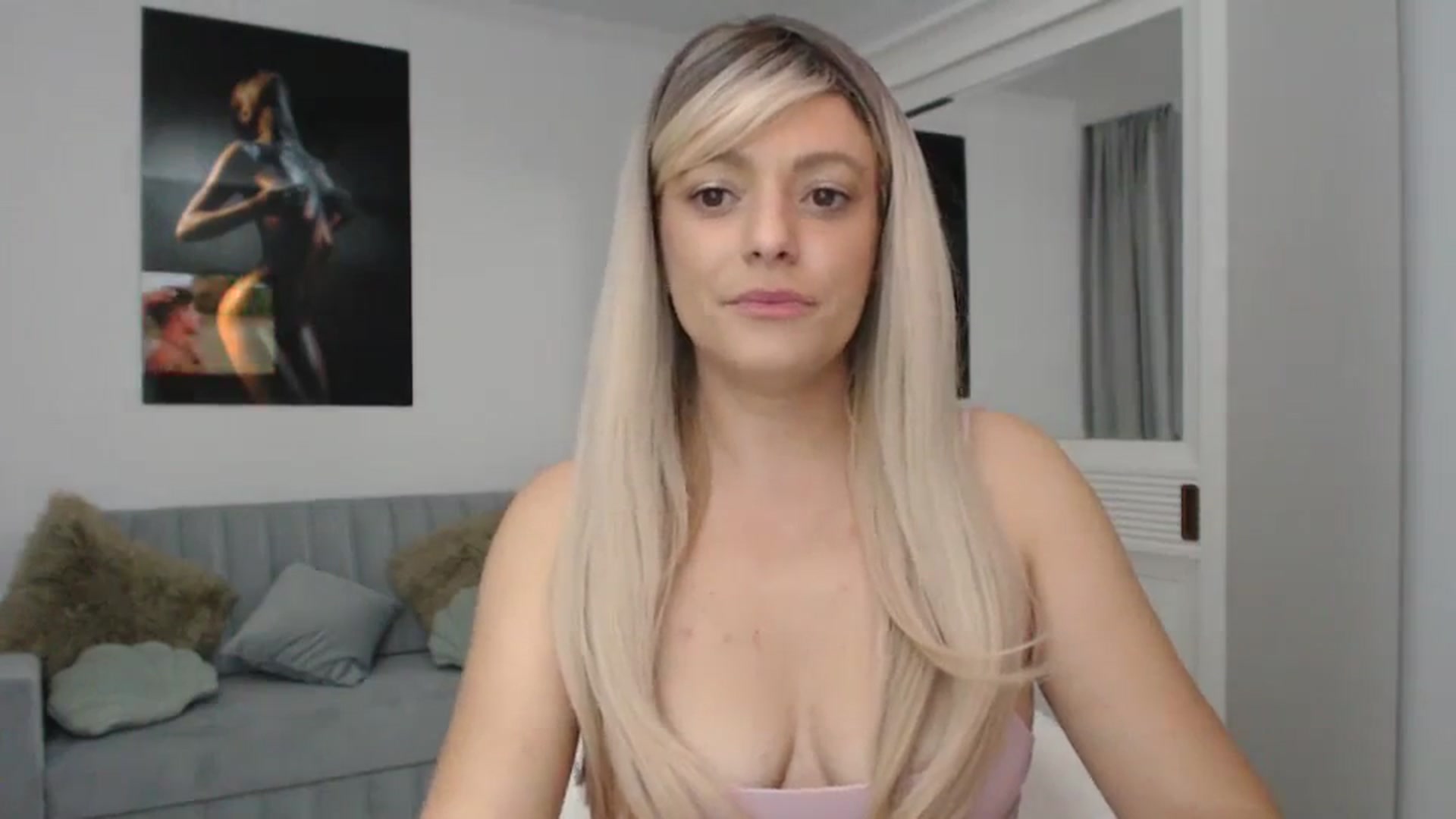 Gallery image thumbnail from AwesomeBlonde's myfreecams stream on, 11/07/2023, 23:03 image 3 of 20