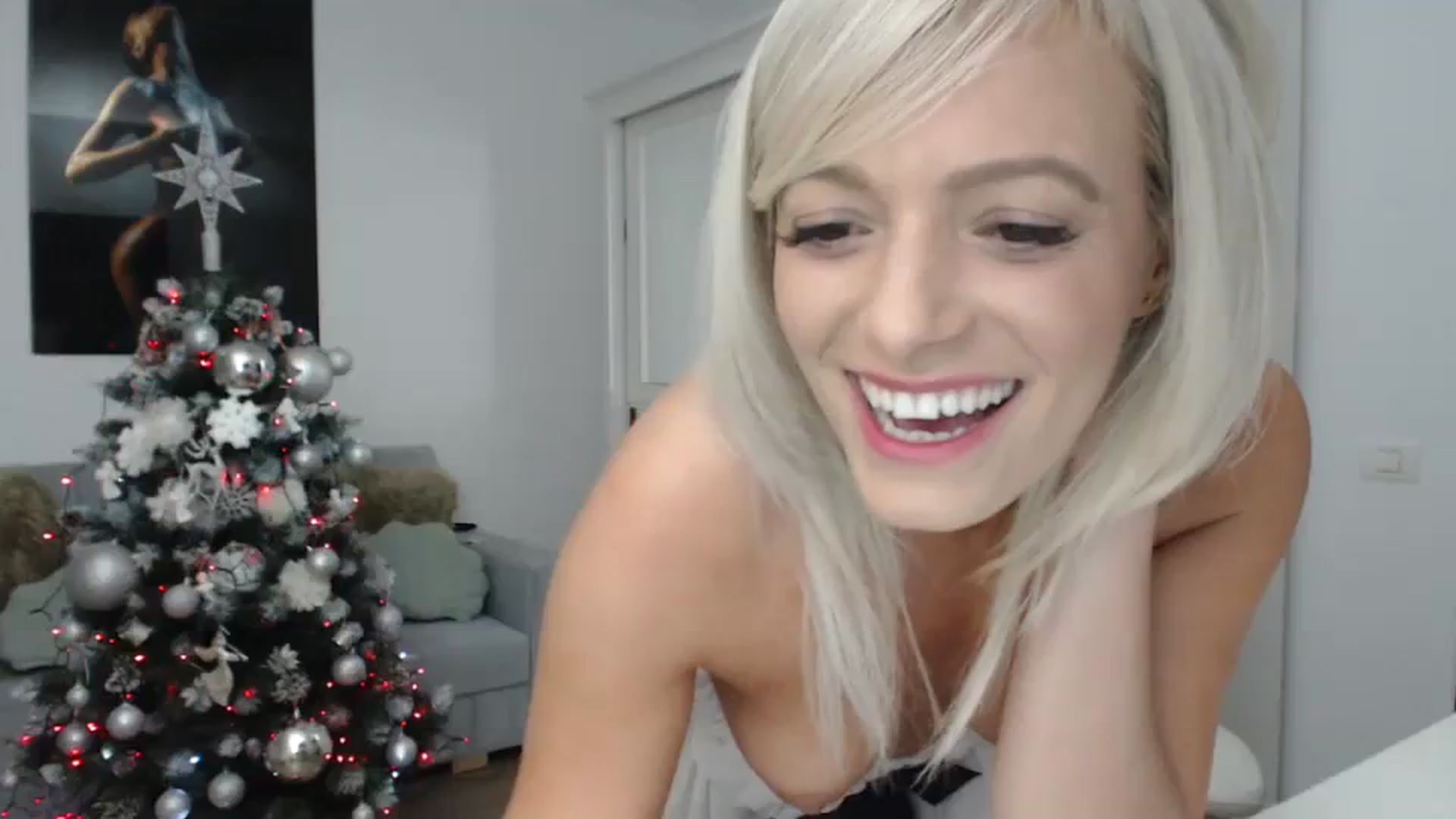 Gallery image thumbnail from AwesomeBlonde's myfreecams stream on, 12/17/2023, 20:58 image 15 of 20