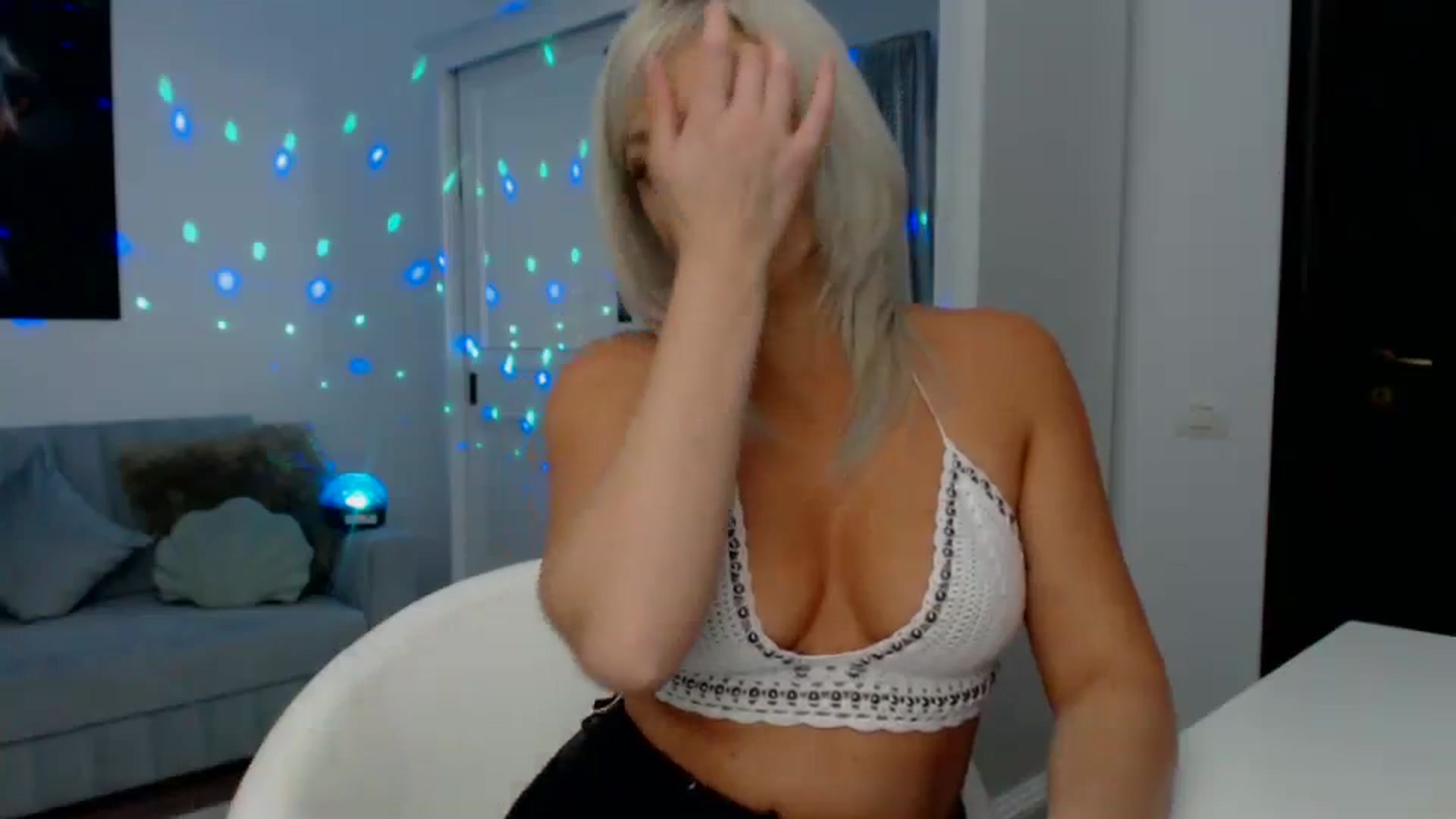 Gallery image thumbnail from AwesomeBlonde's myfreecams stream on, 01/23/2024, 21:13 image 16 of 20