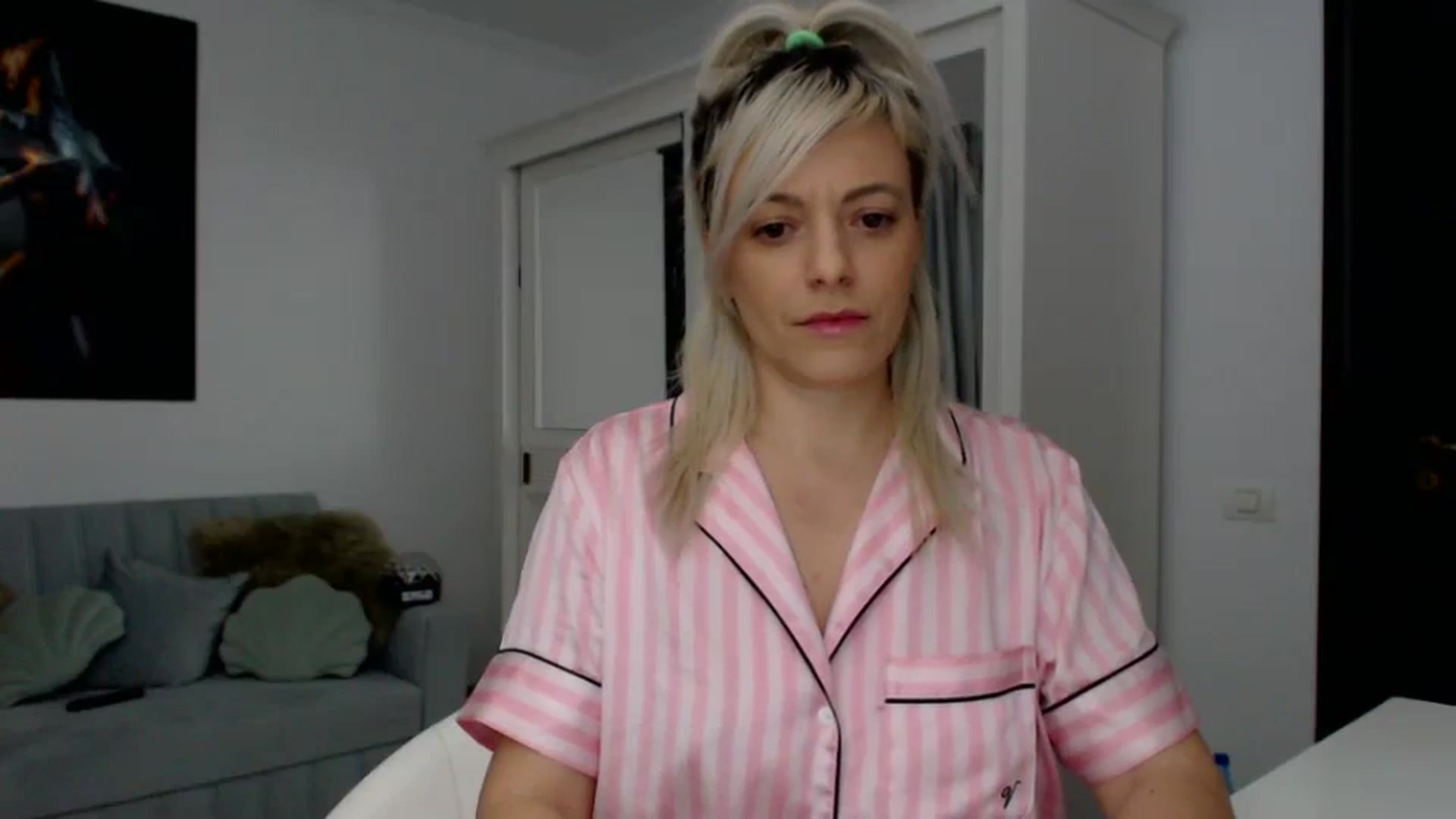 Gallery image thumbnail from AwesomeBlonde's myfreecams stream on, 02/08/2024, 24:00 image 15 of 20
