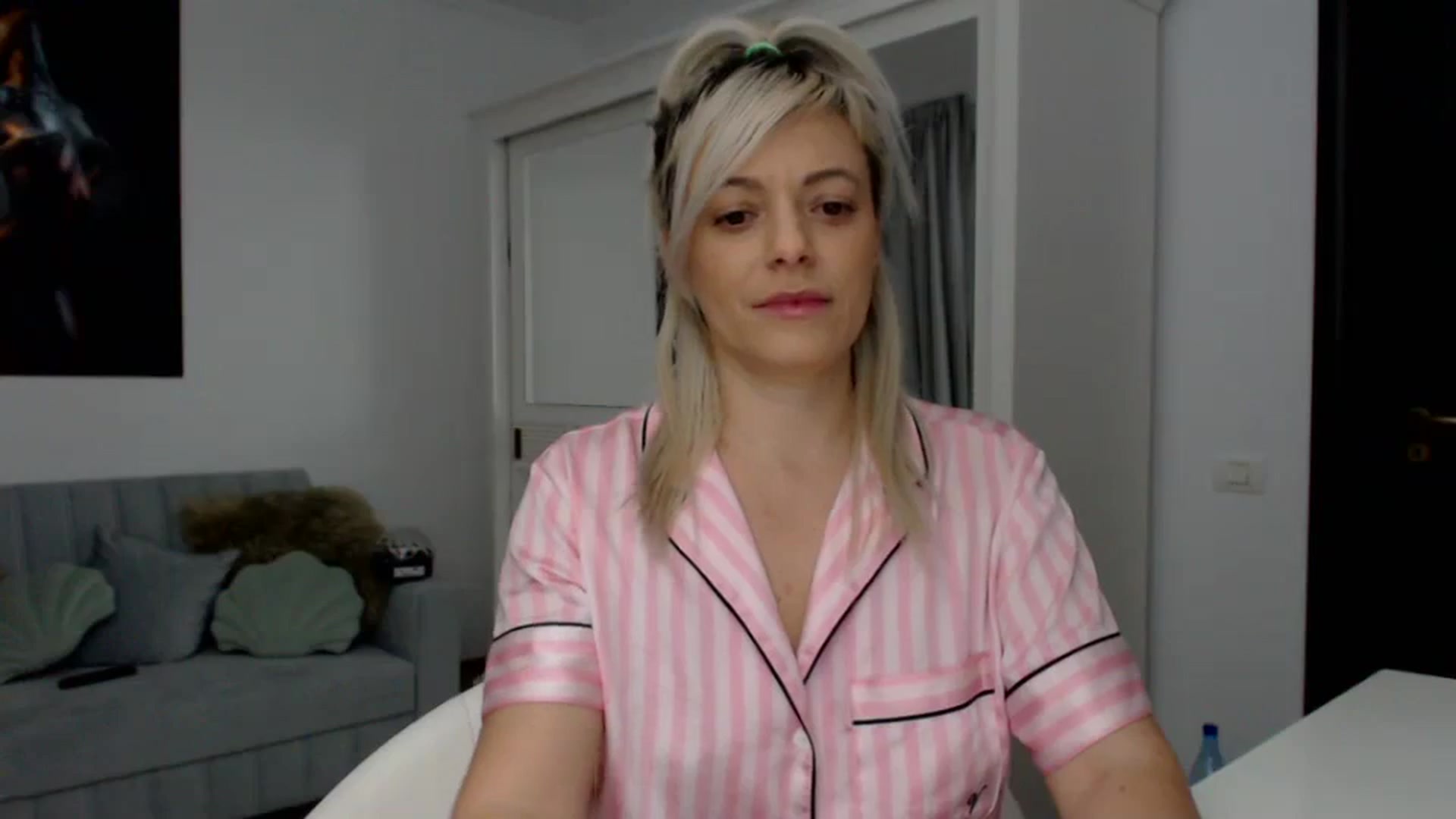 Gallery image thumbnail from AwesomeBlonde's myfreecams stream on, 02/08/2024, 24:00 image 4 of 20