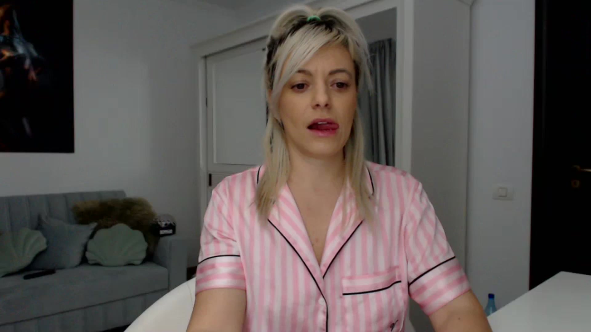 Gallery image thumbnail from AwesomeBlonde's myfreecams stream on, 02/08/2024, 24:00 image 3 of 20