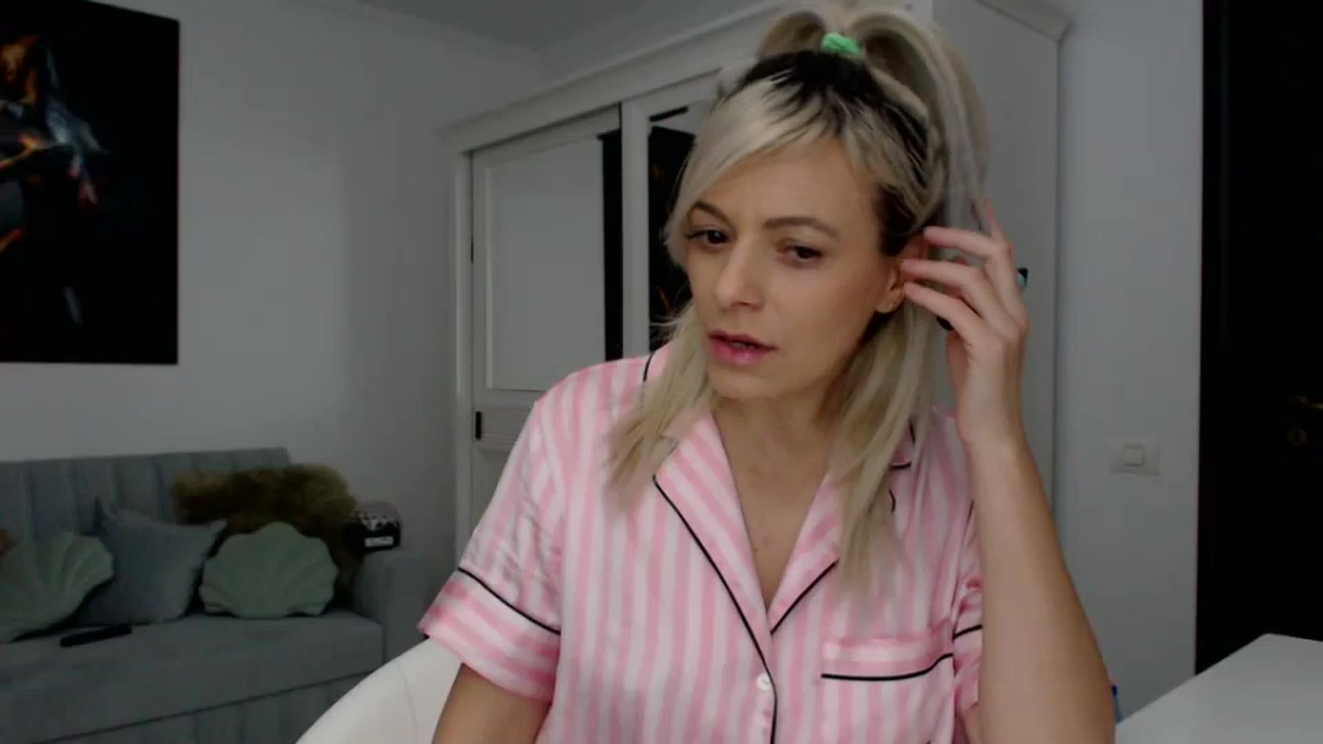 Gallery image thumbnail from AwesomeBlonde's myfreecams stream on, 02/08/2024, 24:00 image 14 of 20