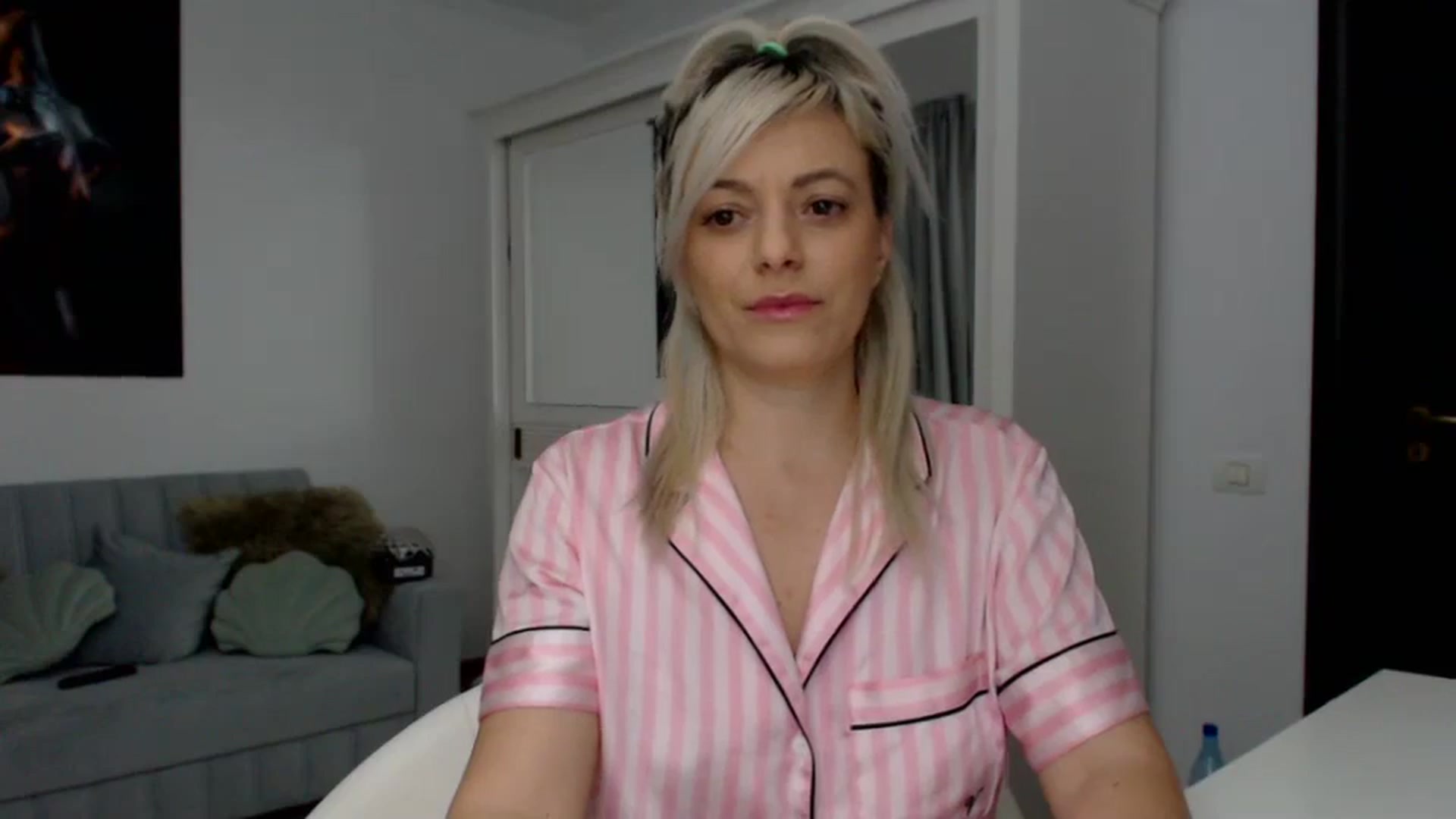 Gallery image thumbnail from AwesomeBlonde's myfreecams stream on, 02/08/2024, 24:00 image 6 of 20