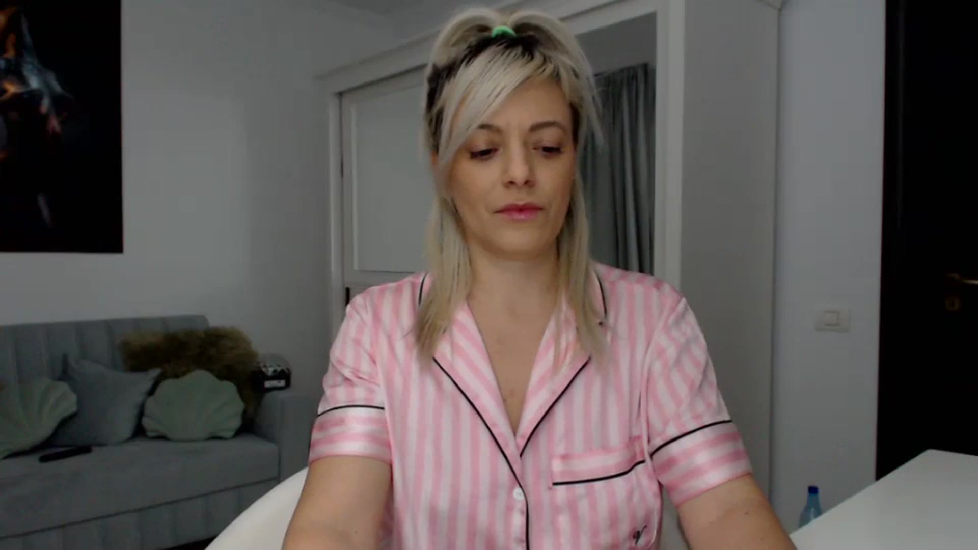 Gallery image thumbnail from AwesomeBlonde's myfreecams stream on, 02/08/2024, 24:00 image 7 of 20