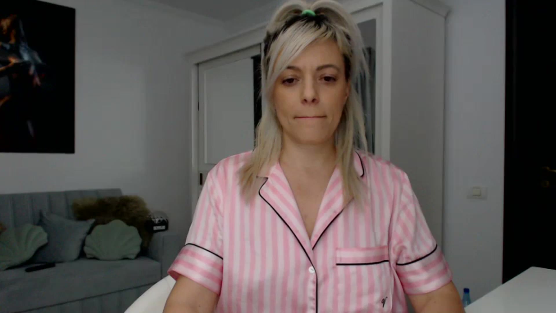 Gallery image thumbnail from AwesomeBlonde's myfreecams stream on, 02/08/2024, 24:00 image 13 of 20