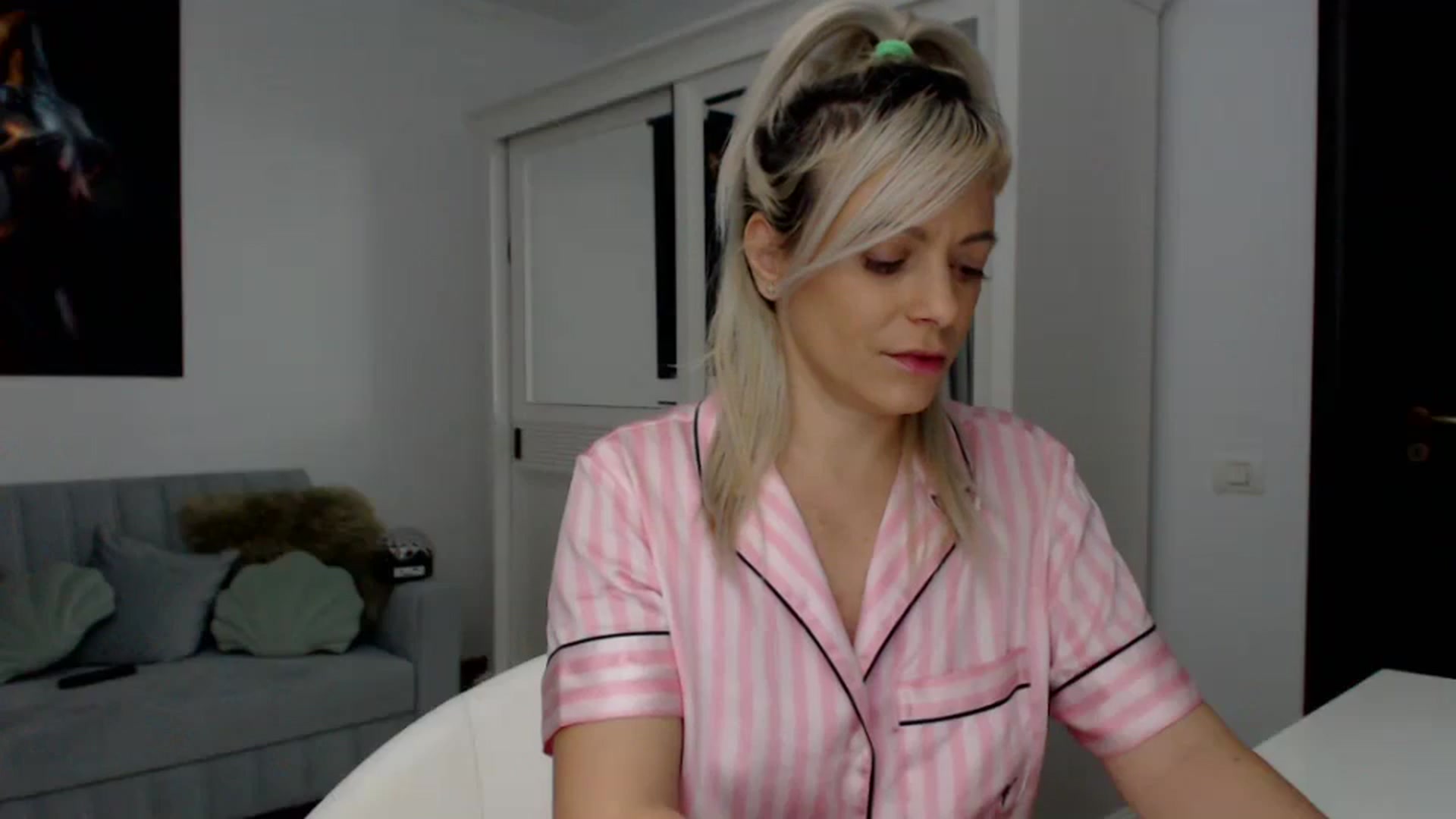 Gallery image thumbnail from AwesomeBlonde's myfreecams stream on, 02/08/2024, 24:00 image 5 of 20