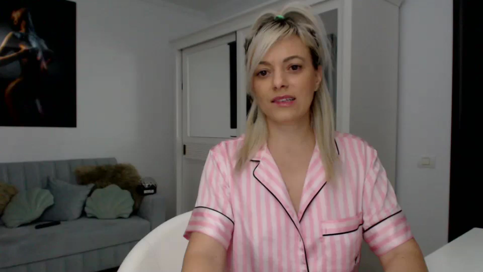 Gallery image thumbnail from AwesomeBlonde's myfreecams stream on, 02/08/2024, 01:14 image 1 of 20