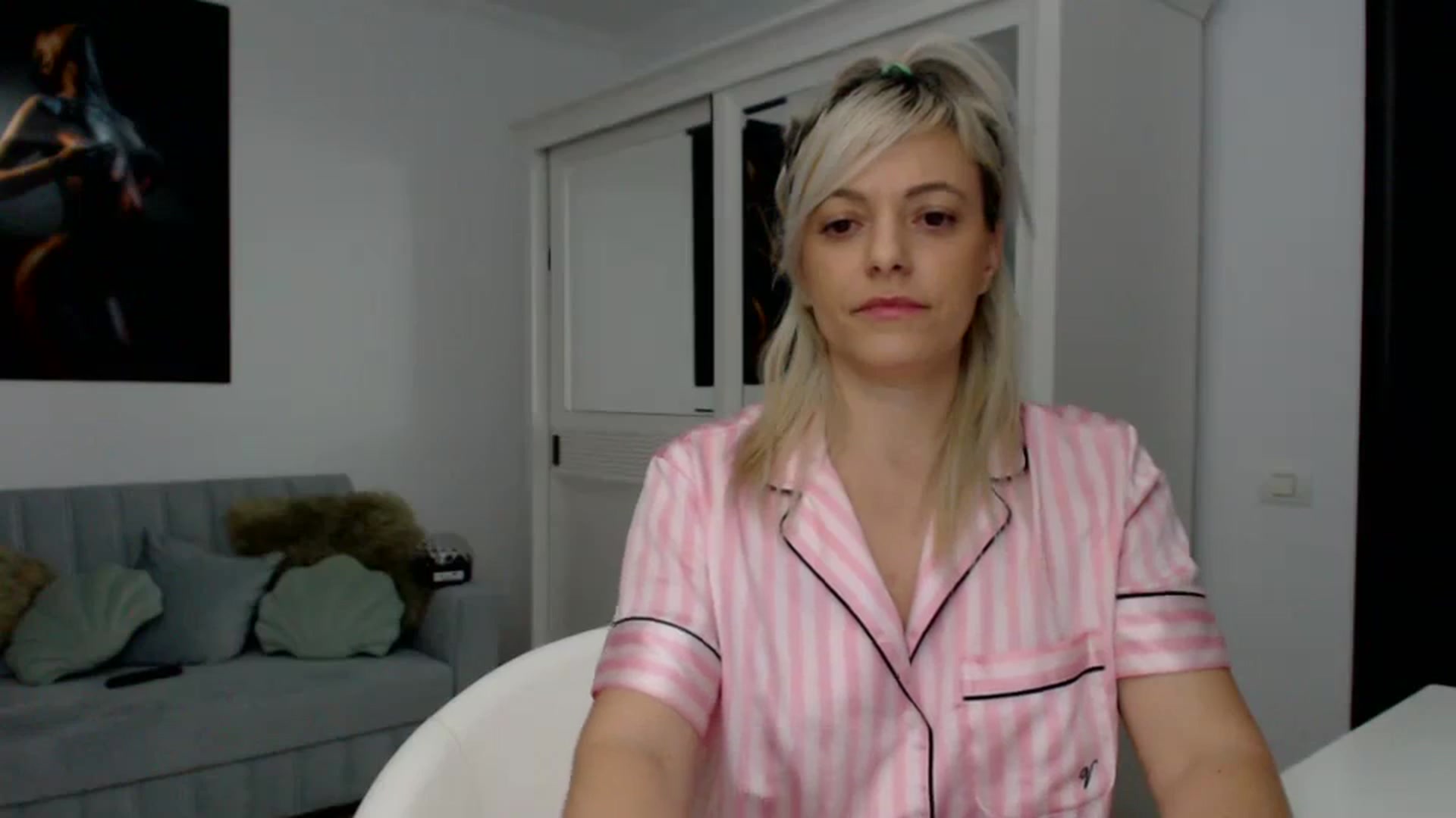 Gallery image thumbnail from AwesomeBlonde's myfreecams stream on, 02/08/2024, 01:14 image 17 of 20