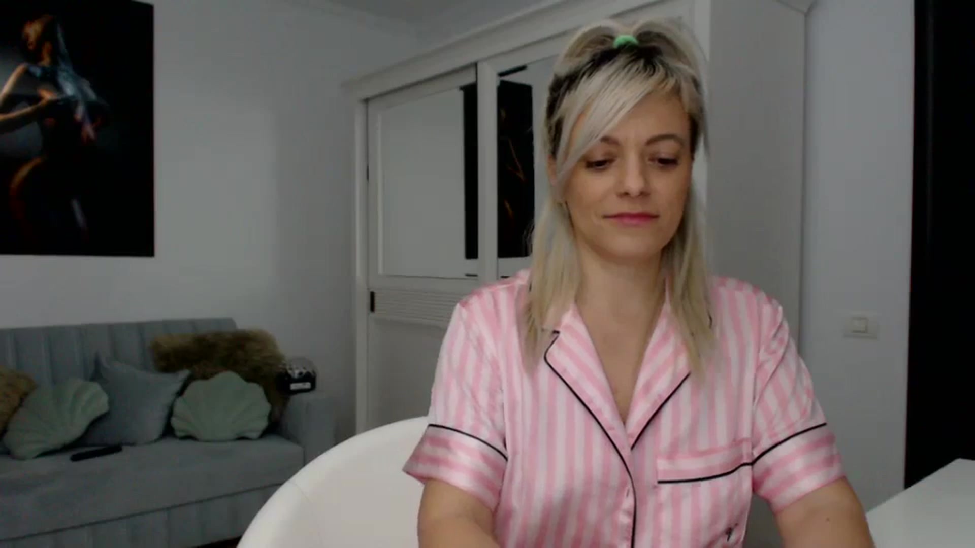 Gallery image thumbnail from AwesomeBlonde's myfreecams stream on, 02/08/2024, 01:14 image 8 of 20