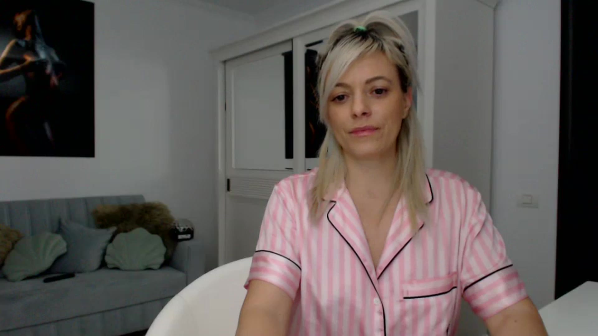 Gallery image thumbnail from AwesomeBlonde's myfreecams stream on, 02/08/2024, 01:14 image 10 of 20