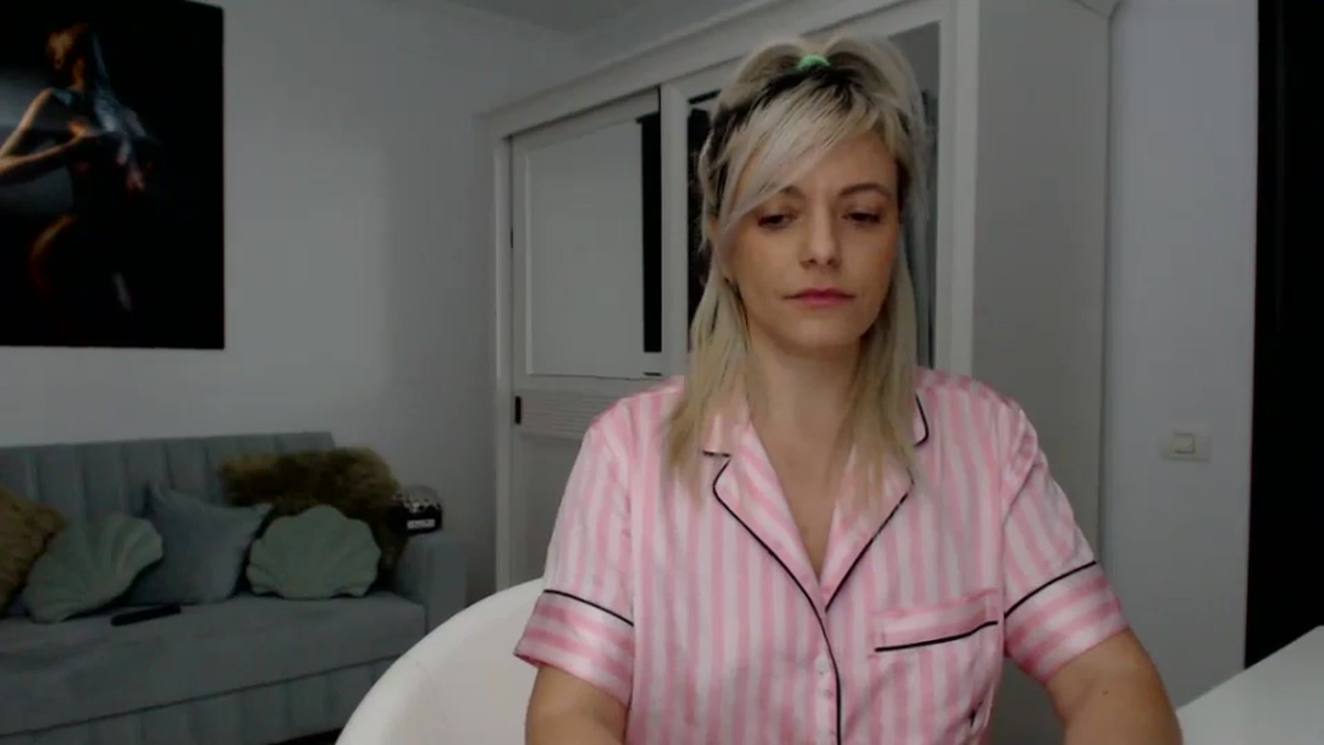 Gallery image thumbnail from AwesomeBlonde's myfreecams stream on, 02/08/2024, 01:14 image 19 of 20