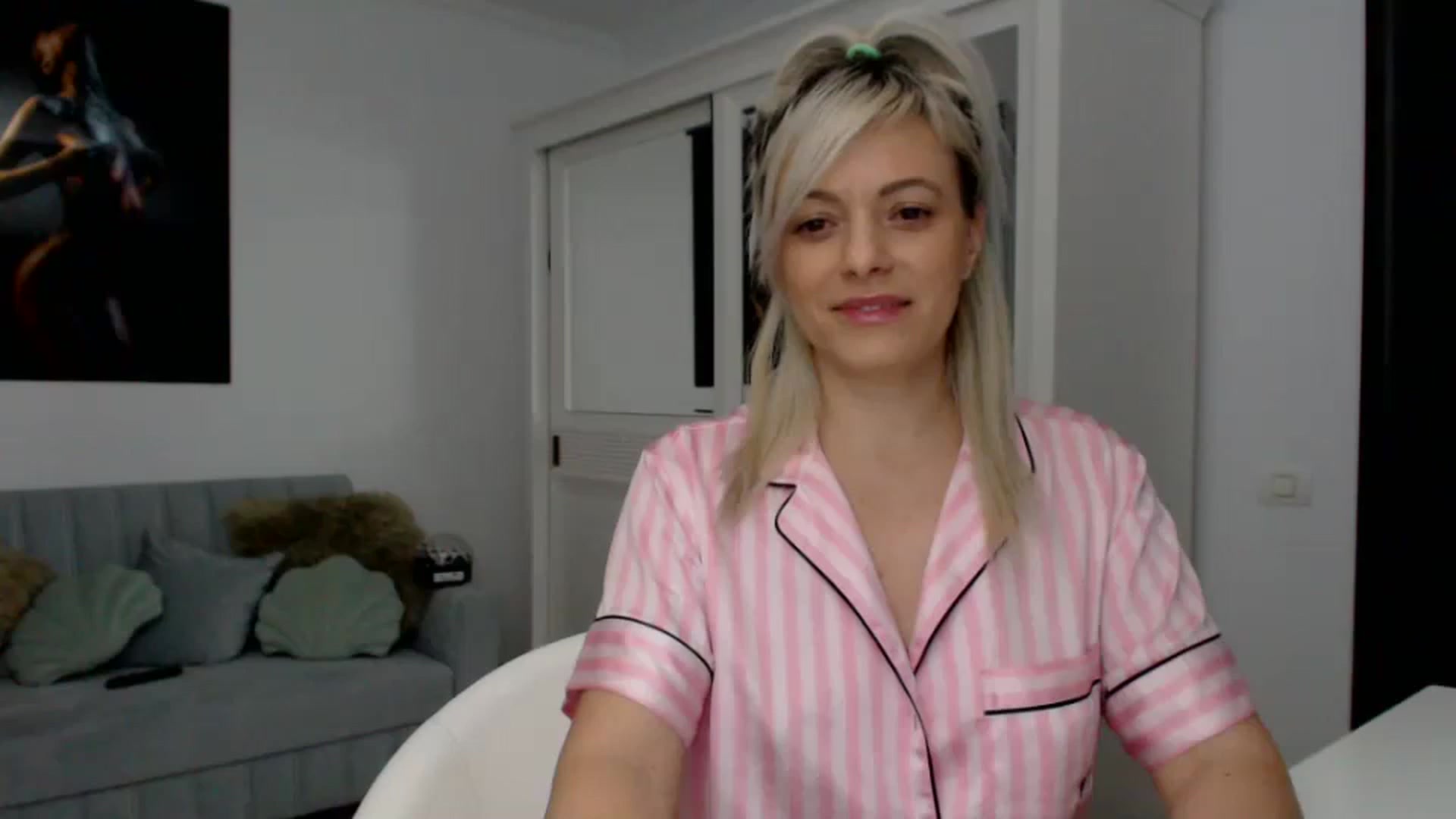 Gallery image thumbnail from AwesomeBlonde's myfreecams stream on, 02/08/2024, 01:14 image 2 of 20