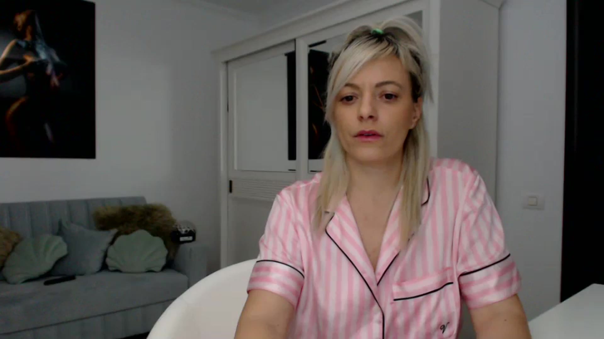 Gallery image thumbnail from AwesomeBlonde's myfreecams stream on, 02/08/2024, 01:14 image 14 of 20